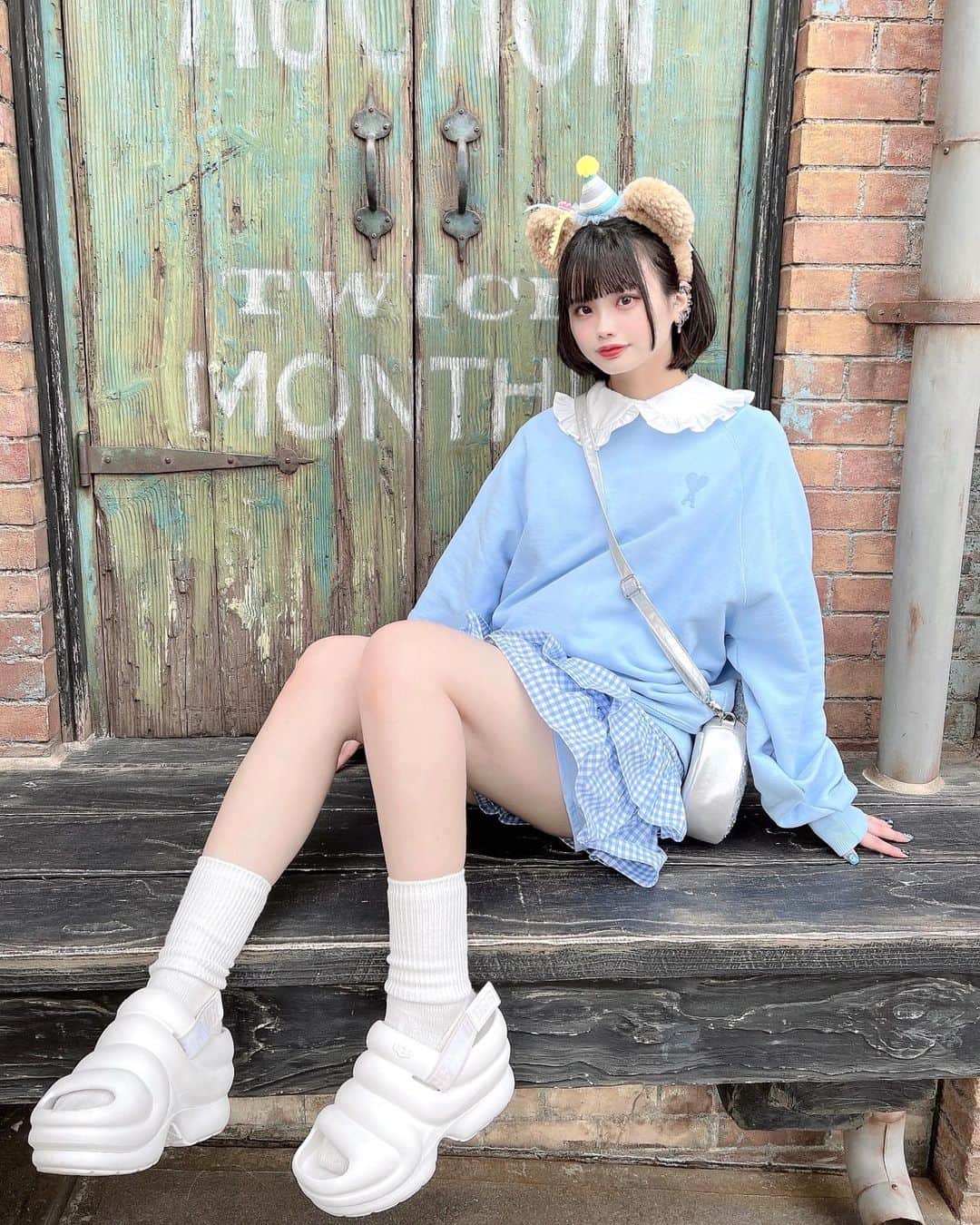 のインスタグラム：「おはよ^.ˬ.^珍しく全身^.ˬ.^  ・ ・  #cosplay #cosplaygirl #japanesegirl #japanesegirlmodel #japanesecosplayer #时装 #时装模特 #角色扮演 #動漫 #코스프레  #코스프레소녀 #粉我 #粉我时装 #自撮り女子 #selfie #自拍 #셀카 #셀카그램 #コスプレ #コスプレイヤー #ピアス #軟骨ピアス  #黒髪ツインテール #ヘアアレンジ #インダストリアル」