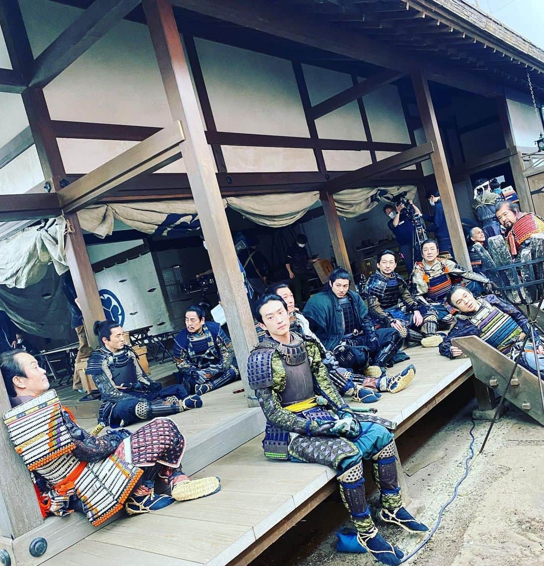 月に吠える。のインスタグラム：「戦国時代も大変だけど 現代も割と大変ですな  #どうする家康 #結構前の写真」