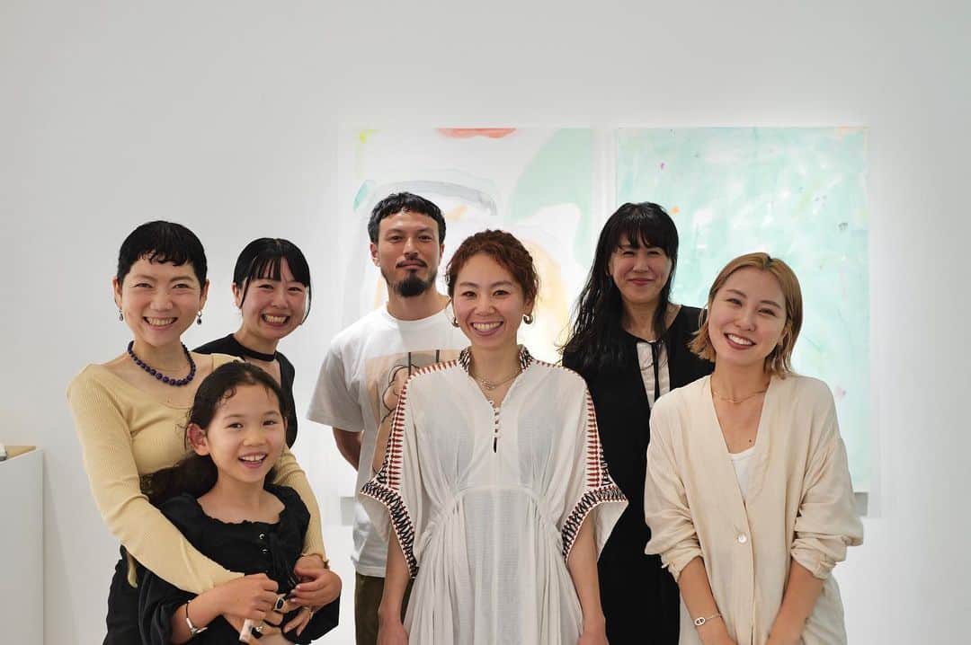 関根祥子のインスタグラム：「そしてそして、、、  ラブリーなメンバー♡ 4日間展示会場で一緒に時間を共にした  ちなちゃん♡きこちゃん♡ひろみさん♡ひとみ♡さーや♡前田  最高なメンバーでお届け出来ました。  4日間が素晴らしい時間になったのはこのメンバーが居てくれたからです🥰  ありがとー  そして裏で支えてくれた はまじ、、、 そして佐藤さん率いる設営チームの皆様にも感謝です😌✴︎  #i_ma_koko_2023」