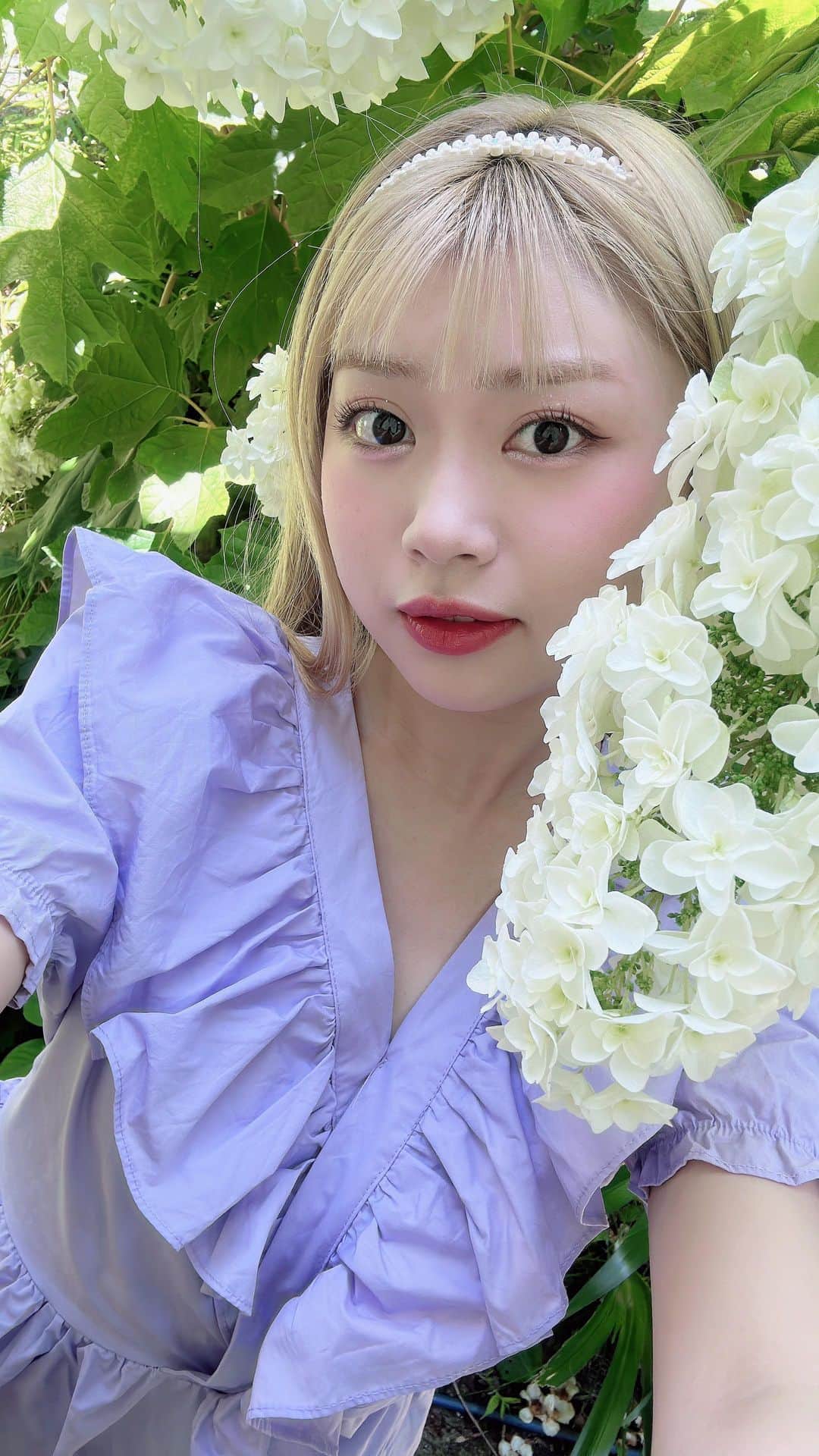 中川千尋のインスタグラム：「鮮やかなお庭に帰ってきました🍵」