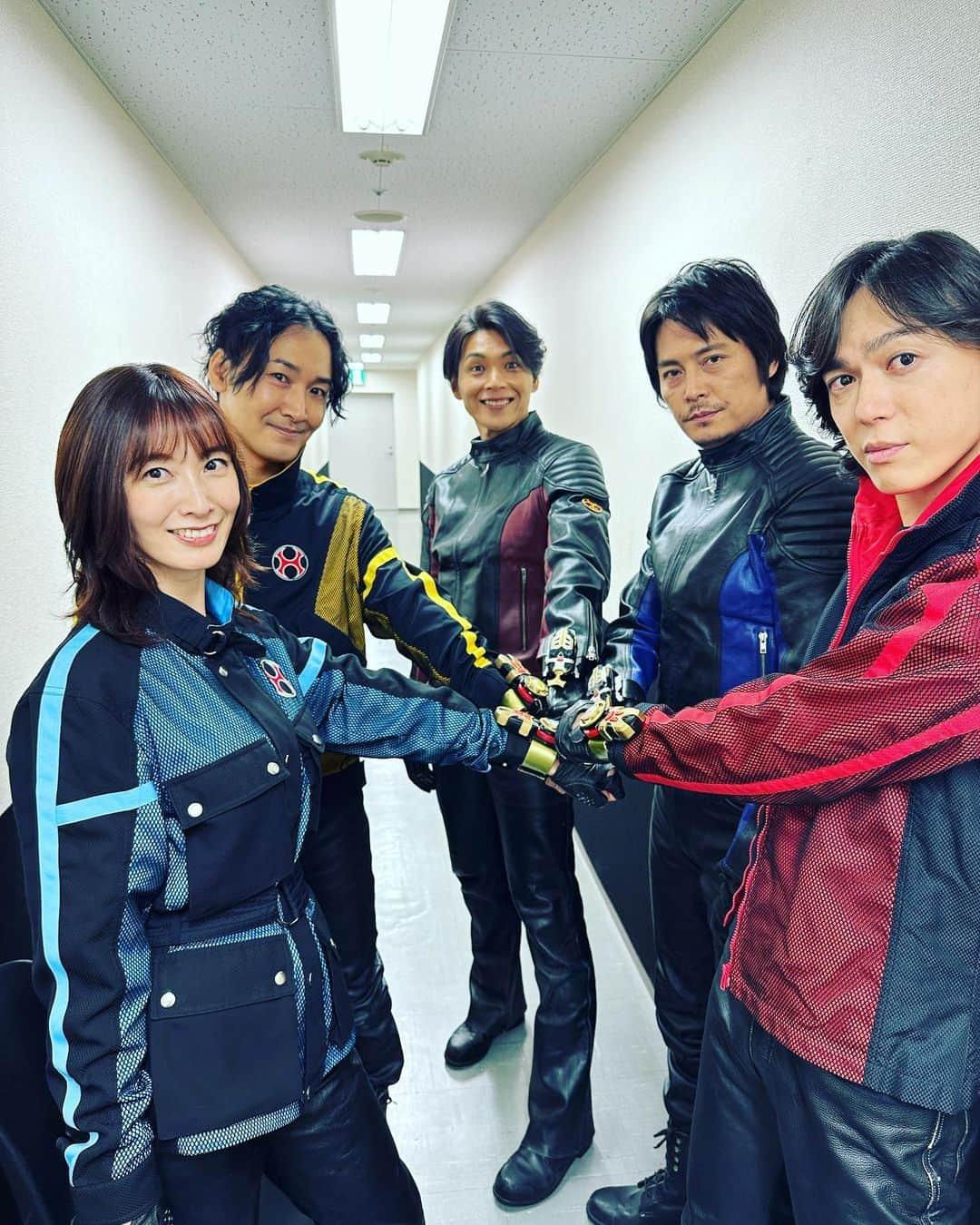 長澤奈央さんのインスタグラム写真 - (長澤奈央Instagram)「「忍風戦隊ハリケンジャーでござる！シュシュッと20th Anniversary」の期間限定上映が始まり、5人で舞台挨拶させて頂きました。 この衣装を着て5人でお仕事するのもきっと最後。 そう思うと寂しいけど、5人揃って20周年作品を作れた事が奇跡のような事なので幸せです♡ 沢山の人にこの作品が届きます様に。 #ハリケンジャー20th」6月17日 8時02分 - nagasawana_official