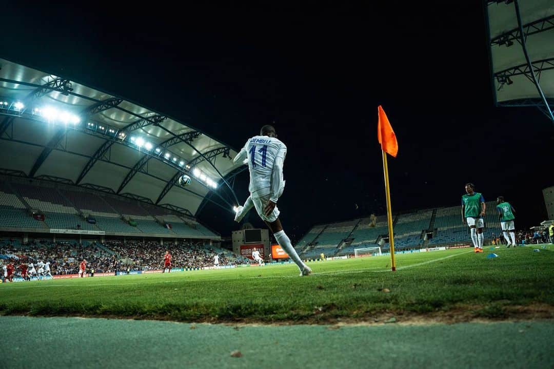 ウスマン・デンベレのインスタグラム：「➕3️⃣🇫🇷 #FiersdetreBleus」