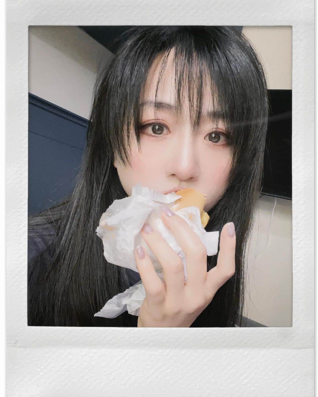 久保亜沙香のインスタグラム：「おはようございます◌  昨日とは逆に、3時間もしないで起きちゃった𓏗𓏗  💜 ・ ・ #asakakubo #久保亜沙香 #久保 #亜沙香 #asaka #kubo #follow  #photo #live #actress #singer #sofvidesigner #japanese #japanesegirl #japan #舞台 #舞台女優 #役者 #撮影 #写真 #フォロー #日本人」