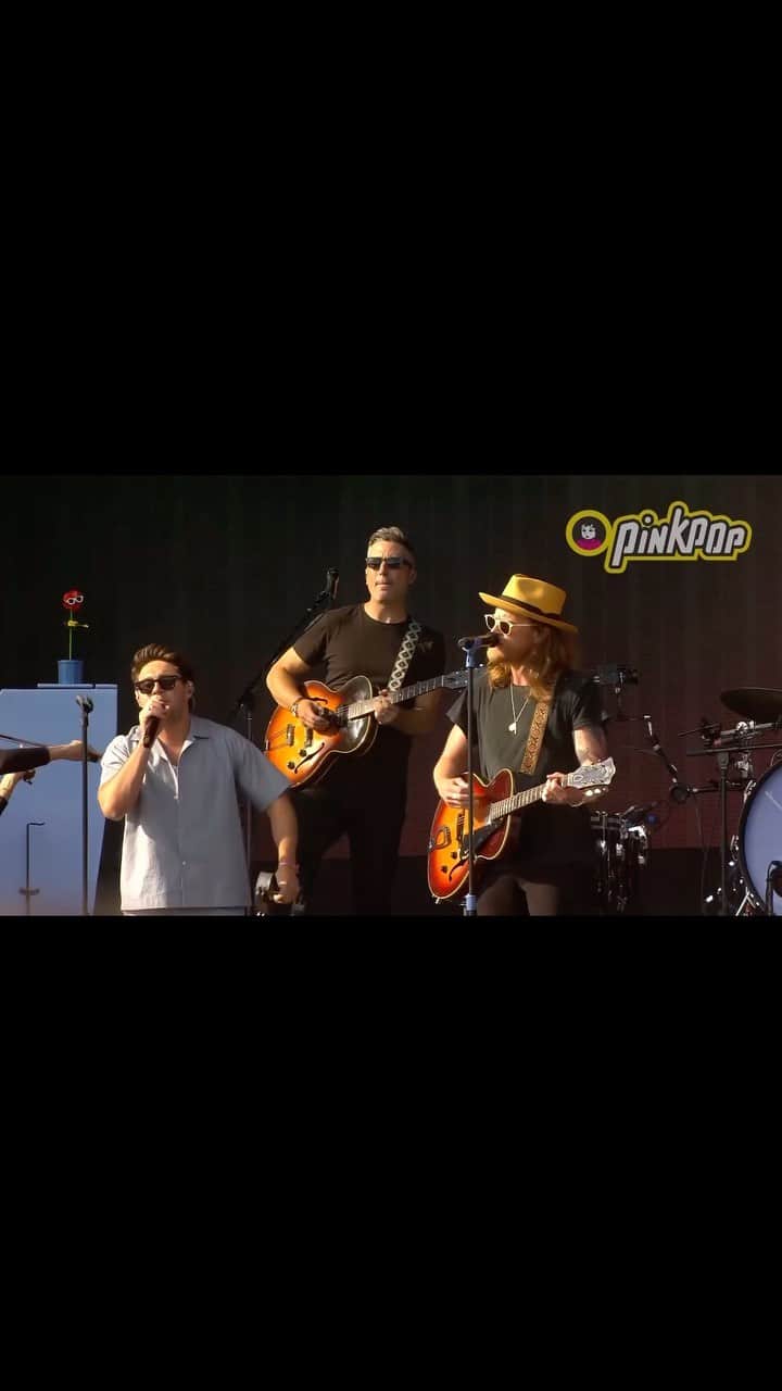The Lumineersのインスタグラム：「Congrats @niallhoran on the album release and the #1’s!!! @pinkpopfest was epic!」