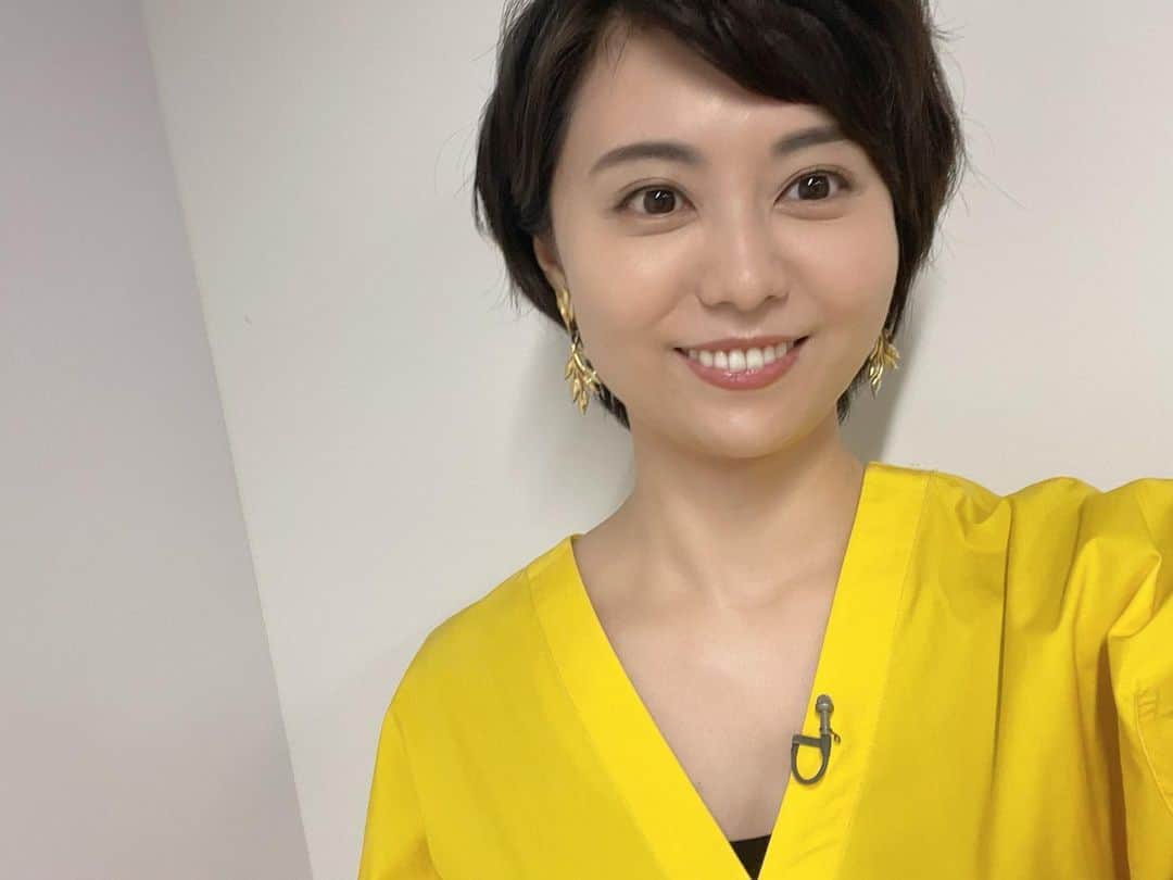 瀧口友里奈のインスタグラム：「【NewsPicks “New Session”収録🎥】 おはようございます！ 今週も盛りだくさんでした☺️  Newspicks番組 “New Session”に初めてお声がけいただき、司会＆モデレーターを務めて参りました✨  データ（特に、人流データと位置データ）を活用して、 地球の未来のためにどう変革できるかを議論する番組🌎  株式会社圓窓代表取締役で テクノロジー啓蒙や人材育成に注力されている　澤円(さわ まどか)さん、  政治を若者にわかりやすく伝えるメディアを運営する 株式会社POTETO Media代表　古井康介さんをコメンテーターにお迎え😊  スタートアップから4名に登場いただき、皆さんに変革のアイディアをプレゼンしていただきました！  •カーステイ株式会社 CEO宮下晃樹さん ・scheme verge株式会社 代表取締役CEO 嶂南達貴さん ・株式会社プラゴ 執行役員 事業開発管掌 井上修志さん ・株式会社ユーグレナ3 代目 CFO・最高未来責任者　渡部翠さん  皆さん素敵なプレゼンをどうもありがとうございました✨  番組の中では、澤さん古井さんから、それぞれの方のプレゼンのブラッシュアップのためのフィードバックもいただき、私も勉強になる素晴らしい内容でした👏🏻  今回の企画、大成功だったので、もしかしたら今後の展開も、、⁉️と聞いています。 　　 デジタル地図事業を行うジオテクノロジーズとのコラボ企画。  こういった協創のプラットフォームになれるのはメディアの仕事の醍醐味なので、嬉しいです！  配信開始は7/18（火）。 NewsPicksアプリやYouTubeで観ていただける予定ですのでぜひです！」