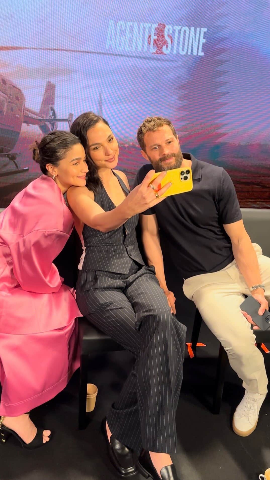 ガル・ガドットのインスタグラム：「🇧🇷 Oi Brasil! Thank for the warm welcome for #HeartofStone on our first day at #Tudum. See you tomorrow! #HeartofStone @netflix  Styled by: @gracewrightsell @karlawelchstylist  Hair: @jennychohair  Makeup: @tyronmachhausen  Nails: @nailsbyshige」