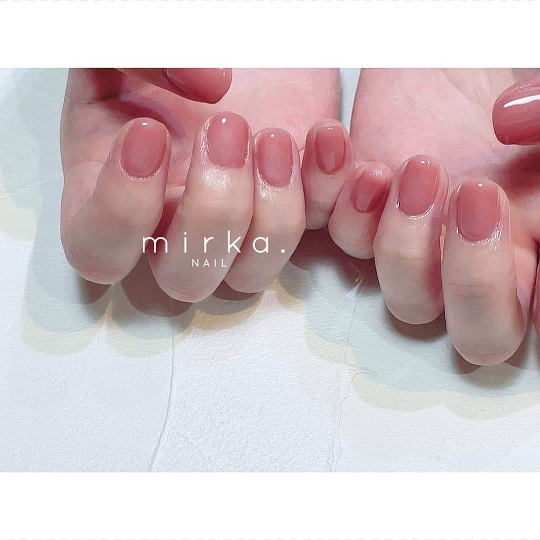 mirka. NAIL(ミルカネイル)のインスタグラム：「⁡ ⁡ ⁡ ⁡ ちゅるんとピンクᐝ ⁡ ⁡ ⁡ お肌の色やお好みに合わせてカラーお作りしてますので ワンカラーでもとってもかわいいです♡ ⁡ ⁡ ⁡ ⁡ #mirkaのワンカラー ………………………………………………………… ⁡ ご予約、お問い合わせは LINE ID⇒ @mirka.nail (@含む)まで。 ⁡ ご新規様はハイライトの「ご案内」と「ご予約方法」を必ずお読みいただいてからご予約くださいますようお願いいたします。 空き状況や詳細はLINEの投稿からご確認ください。 ⁡ ⁡ ⁡ ⁡ #mirkanail#nails#nail#nailart#naildesign #ショートネイル#ネイルアート#ネイルデザイン#ネイル#大人ネイル#シンプルネイル#オフィスネイル#ニュアンスネイル#ナチュラルネイル#カジュアルネイル#ショートネイルデザイン#美甲#夏ネイル#夏ネイル2023 #プライベートサロン#プライベートネイルサロン#東京ネイルサロン#東京ネイル#江東区ネイルサロン#森下#清澄白河 ⁡」