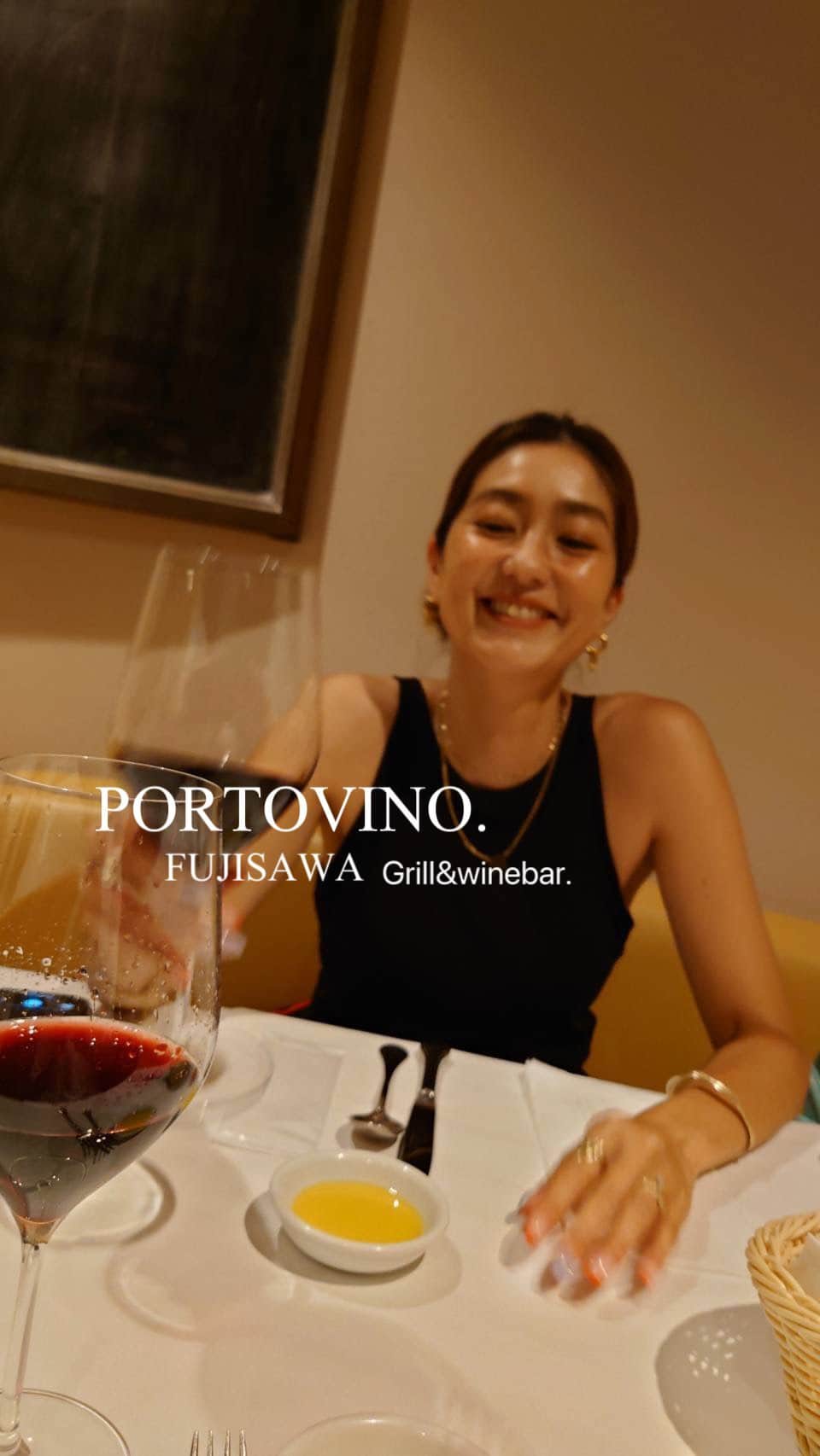 堀舞紀のインスタグラム：「🧀🍷🍽  藤沢の雰囲気ヨキイタリアン🍝  @portovino_fujisawa   店員さんもみんな優しくて🫶🏾 ご飯も美味しいから めっちゃスキです😋  テーブルで仕上げる 濃厚チーズのカルボナーラフェットチーネ はパフォーマンスも、お味もサイコッッ!!!!  久々に慧斗と2人で🍷←。 土砂降りだったけど 静かな外食なんて何億年ぶり？🥹  月に一度は やりたいですけど🙃〜  しっかりとしたコシのあるフェットチーネ でタレが絡みまくってオイチーー ので 結婚記念日と誕生日と母の日と父の日で みんなも是非食べに行ってne❤️  はぁ❤️〜 満腹満足🫃 チアワセッッ  🍷も沢山あって選べなかったけど 辛口で当たりでした😏！！ ホロ酔いも近場ならでは！！  我が街藤沢‼︎のグルメレポでした😂←だれ。  PR @portovino_fujisawa #藤沢ディナー #藤沢ワイン #藤沢イタリアン #藤沢パスタ #イタリアワイン #portovino #濃厚カルボナーラ #藤沢グルメ」