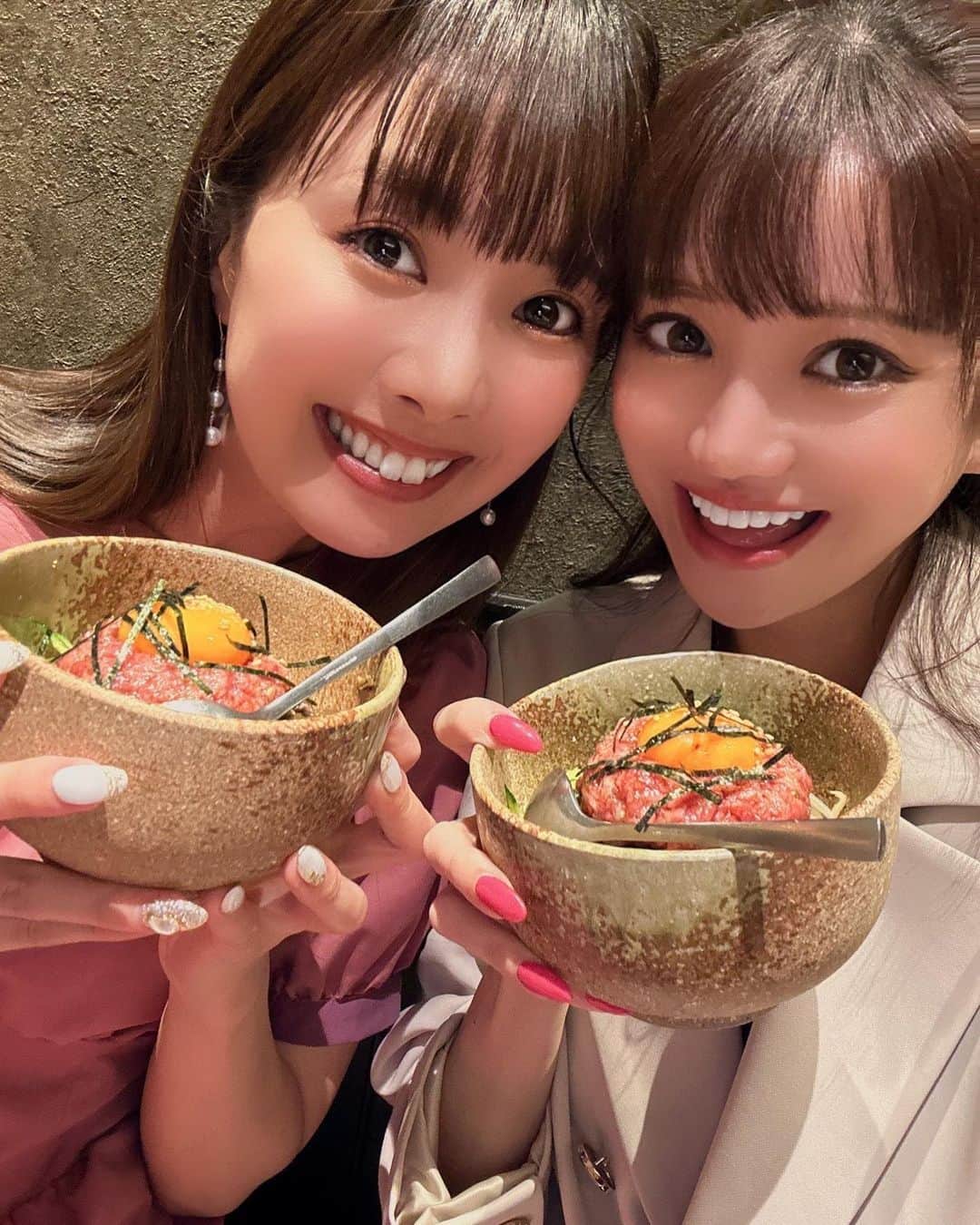 妃海風のインスタグラム：「. . ばいばい！した後すぐに もう会いたい！🤣💖 と、思える人との出会いって . ほんと、しあわせでしかない😌💓✨ . . えみりさん、 さ、早く次また話しましょ❣️🤣🤣🤣 . . 今日も出会う人全てに 感謝とらぶです❣️ . #愛沢えみり さん #お肉 #ユッケ #好き×好き #感謝」
