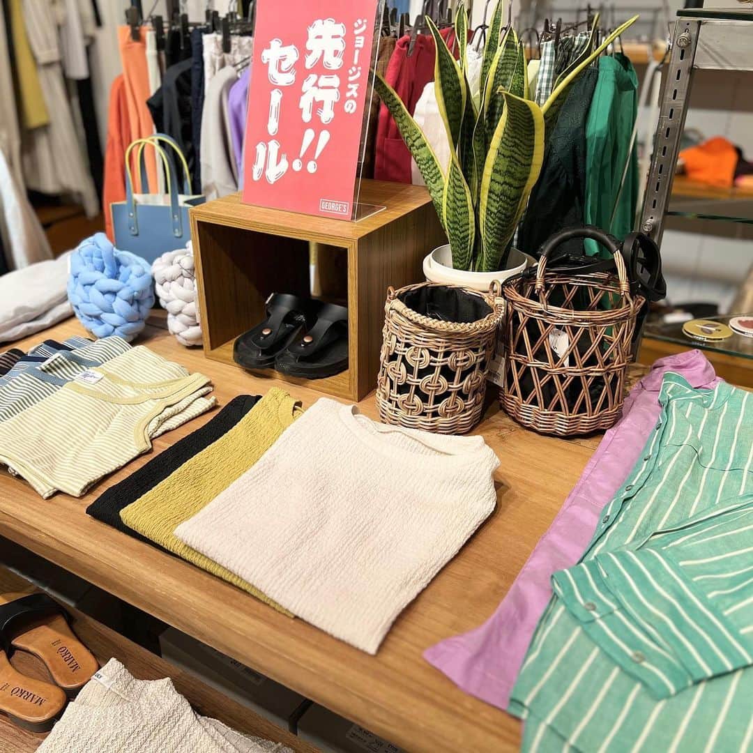 のインスタグラム：「＼最大30%OFF！夏の先行セール／  今すぐ着れるTシャツなど、レディースウェアの一部アイテムが最大30%OFFに。  夏を楽しむアイテムをお得に揃えませんか？この機会をぜひご利用ください！  #georges #ジョージズ」