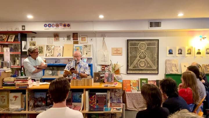 ケンゾーミナミのインスタグラム：「“My Search for Warren Harding” by Robert Plunket, published by @ndpublishing. Mr. Plunket in conversation with Mr. @griffindunne at @aeonbooks.   This is the one of those New York evenings that I still live in this city after all these years for.  #robertplunket #griffindunne #amyrobinson #newdirectionspublishing #mysearchforwarrenharding」