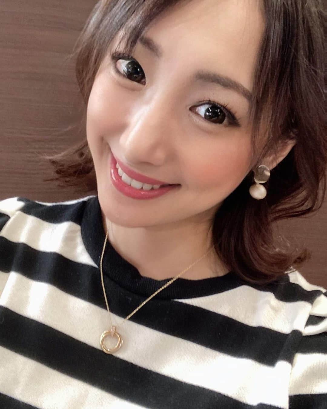 佐竹ななさんのインスタグラム写真 - (佐竹ななInstagram)「今日暑いね！今年こそは焼かないって意気込んでるけど、沖縄とタイに行った後だから既に焼けてる🤣  #女性経営者　#ママ　#ママ社長」6月17日 10時21分 - nana77banana