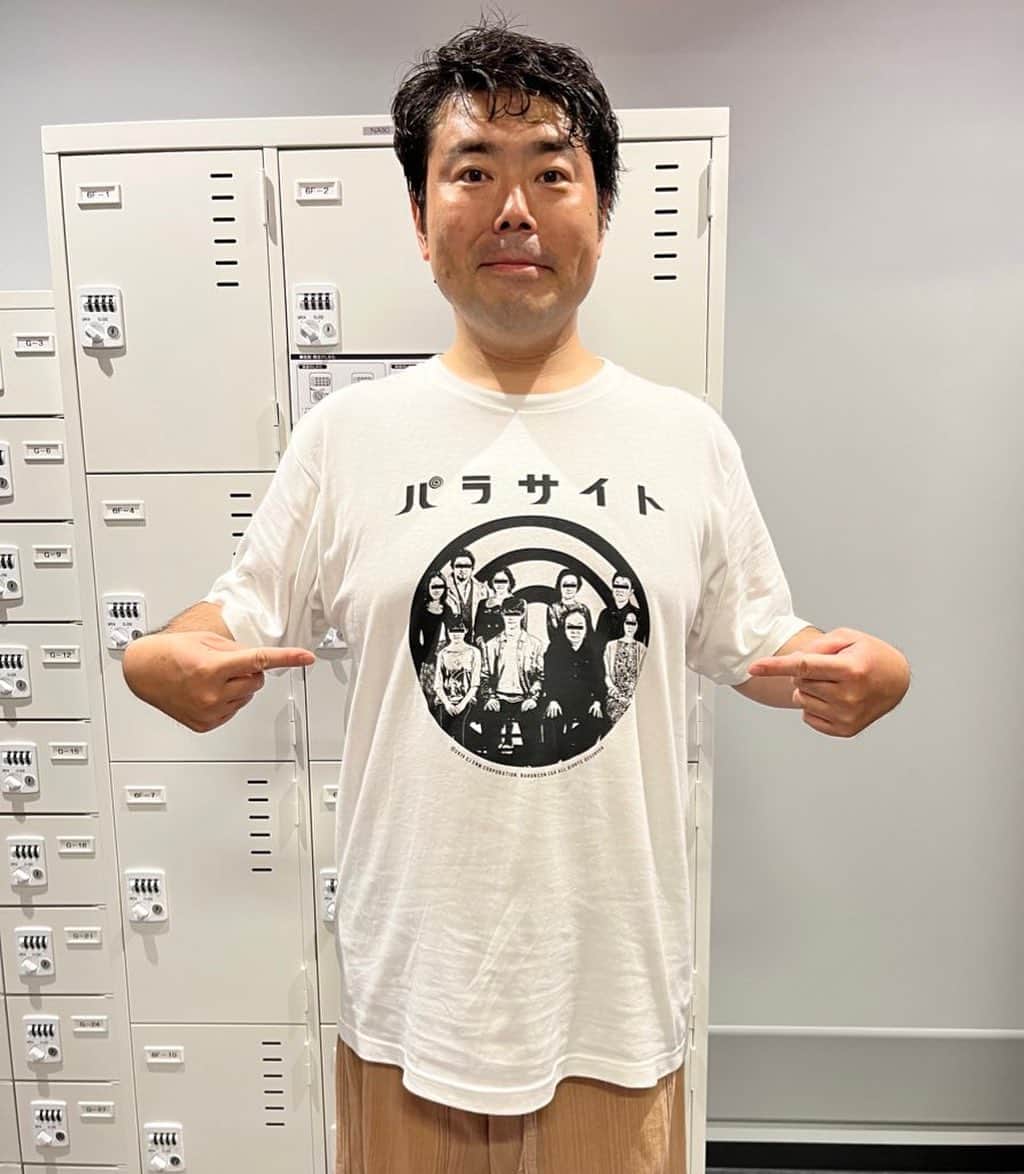 山口森広のインスタグラム：「本日も #パラサイト 今日は2ステです！ 皆様、お待ちしております！ パラサイトTシャツです☺️」