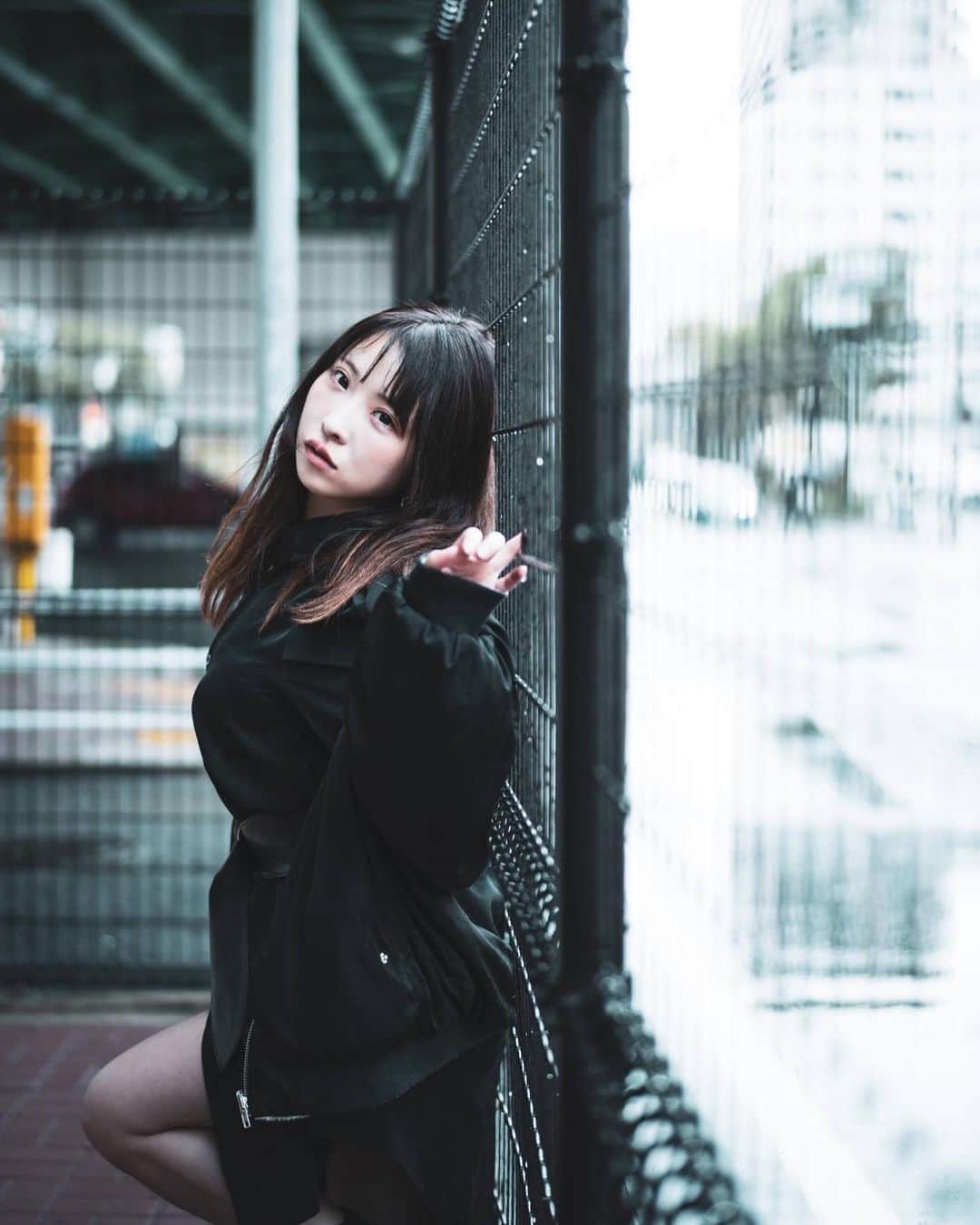 のインスタグラム：「雨。  #撮影会 #撮影会モデル #被写体 #被写体モデル #被写体希望 #model #portrait #idol #写真好きな人と繋がりたい #ポートレート好きな人と繋がりたい #カメラマンさんと繋がりたい #カメラマン募集 #写真撮ってる人と繋がりたい #ファインダー越しの私の世界 #ポートレート #写真部 #girl  #角色扮演 #偶像 #东京 #코스프레 #아이돌 #도쿄」