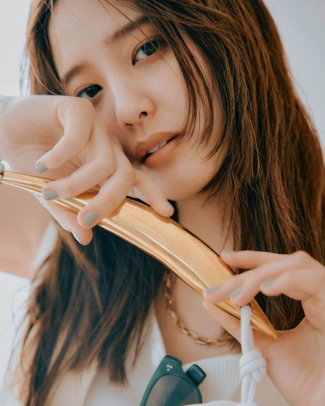 山崎紘菜のインスタグラム：「@classy_mag_insta  7月号発売中です〜 ONLINEのバッグ特集もみてね💜」