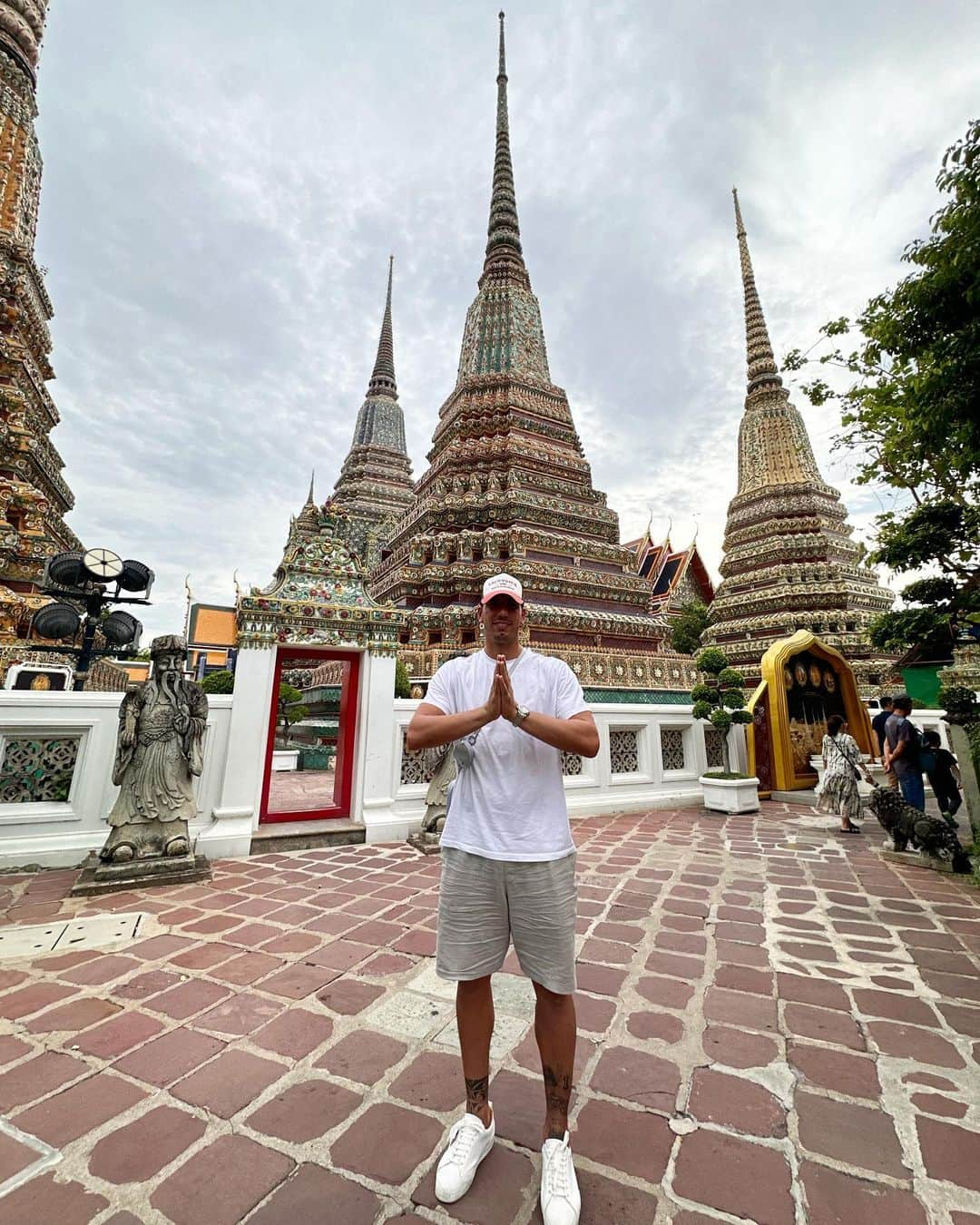 ジョエル・ロブレスのインスタグラム：「😎🇹🇭☺️」