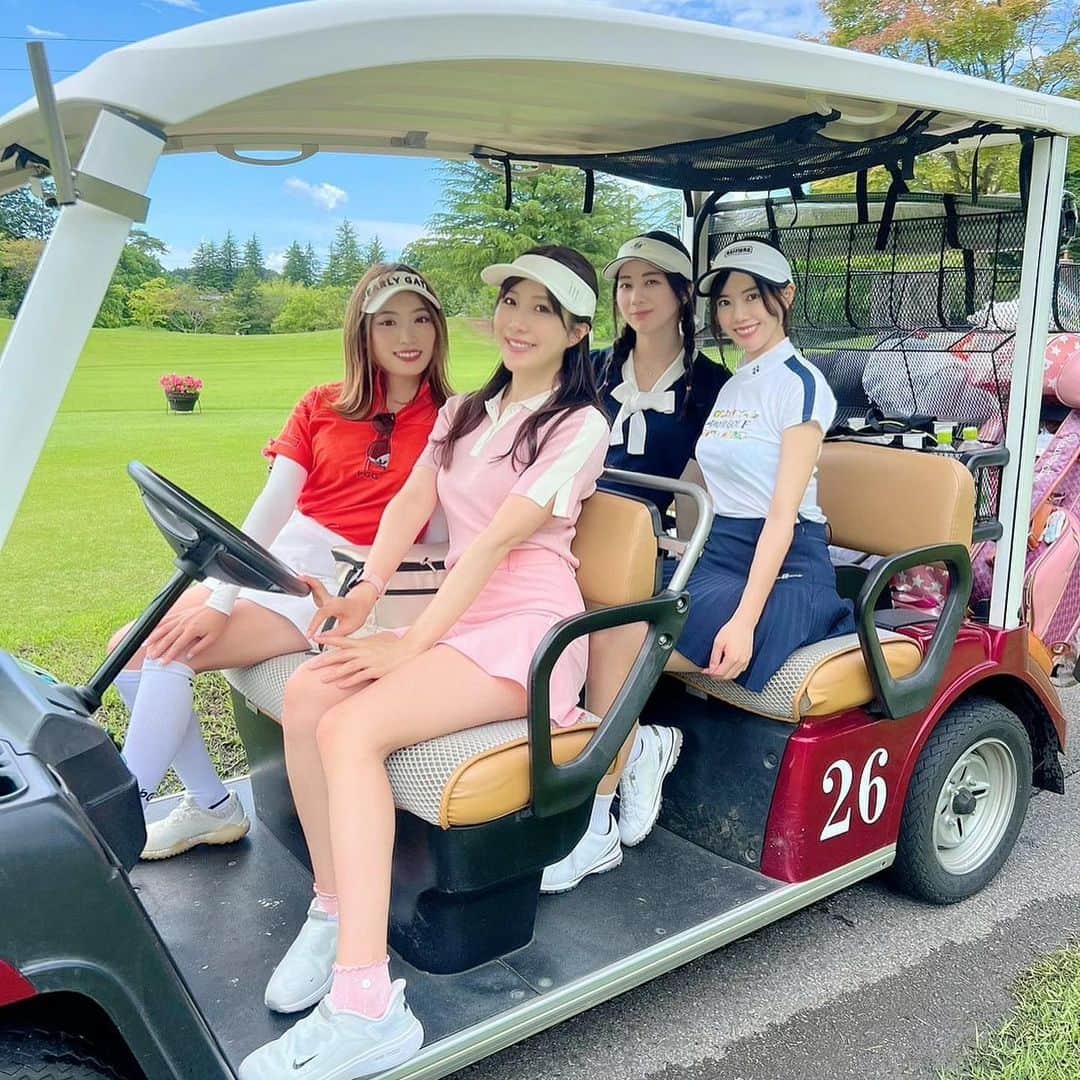 hina2221のインスタグラム：「2日目はロペ倶楽部に行ってきました⛳️✨💗 クラブハウスがとって可愛いい😍そして、プレー終了後には ゴルフシューズをピカピカに磨いてくれるサービスもポイントが 高い😋✨また行きたいな✨ . . . #ゴルフ #ゴルフ女子#起業 #起業女子 #ゴルフ女子会 #ゴルフ男子 #ゴルフ女子コーデ #ゴルフ好きな人 #ゴルフコンペ」