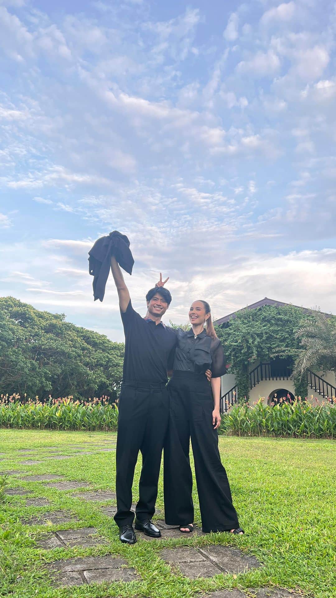 のインスタグラム：「Isa ba sa mga Royales ang suspect? It’s a secret that even the actors don’t know ❤️‍🔥 we’ll find out soon enough starting this Monday, June 19 as Royal Blood premieres on @gmanetwork 🖤」