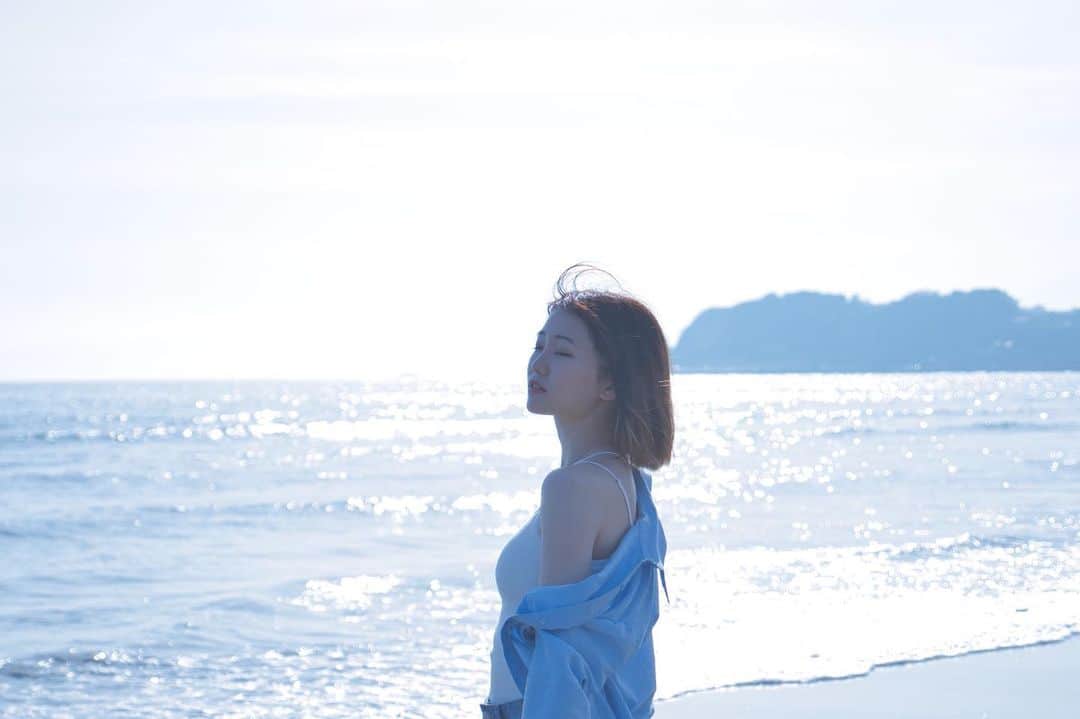 のインスタグラム：「もうすぐ夏が来るよ🌻  📸 @session_mahoraworld   #smmer #photography #camera #江ノ島 #海 #海に溶ける」