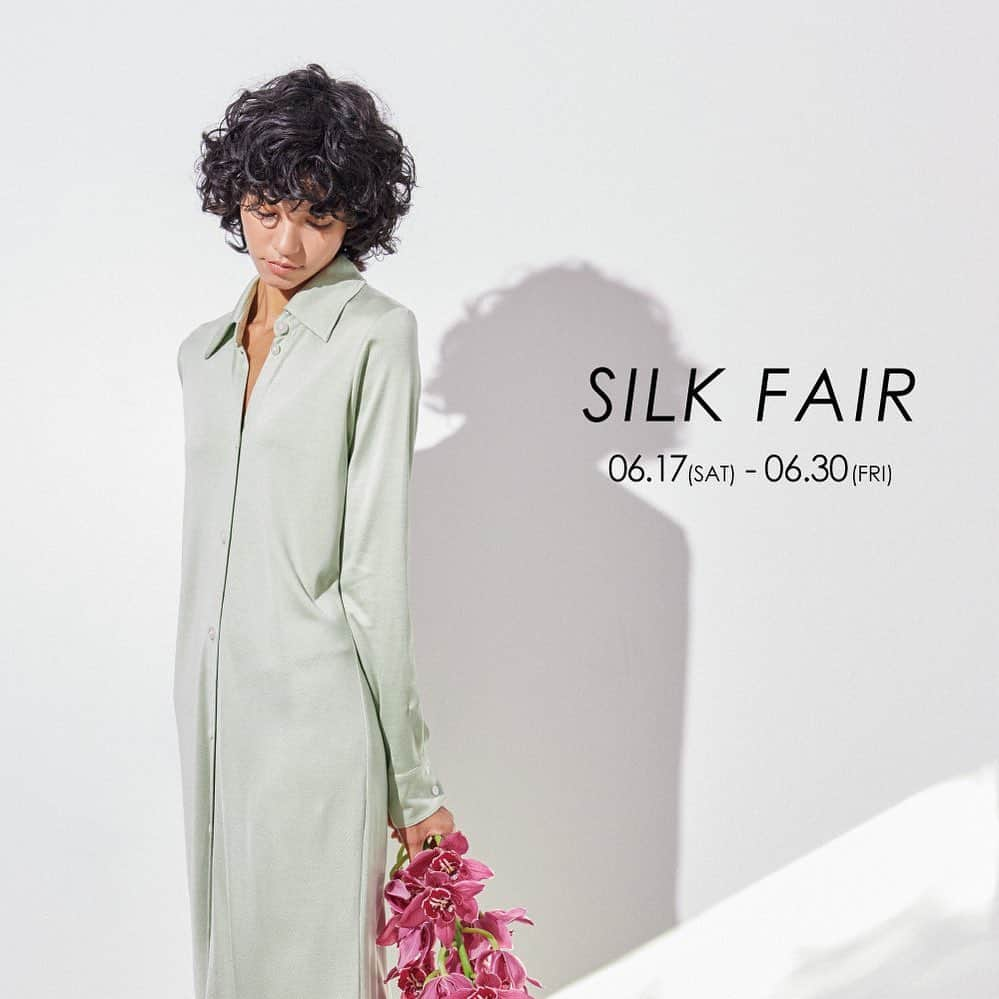 Priv. Spoons Clubさんのインスタグラム写真 - (Priv. Spoons ClubInstagram)「06.17(sat) - 06.30(fri) SILK FAIR  湿度も高く、シルクに包まれたい今。  オフィシャルオンラインストア&代官山本店にてシルクフェアを開催いたします。  6/17(土) 〜6/30(金)の期間中、対象のシルクアイテムを含む税込¥15,000以上ご購入いただいた方に“LIVRER YOKOHAMA”のシルク用洗剤をプレゼント。  梅雨や初夏の高い湿度の不快感、いかに快適な素材に身を包まれるかで日々のコンディション、パフォーマンスも変わってきます。  吸湿性や放湿性、保湿性などの天然素材の頼もしい機能性と体に泳ぐような着心地。  そしてデリケートな肌もケアしてくれるシルクは今を快適に彩る救世主。  その一度味わえばなかなか手放せない、病みつきになる心地よさ。  8年シルクに向き合っているPriv. Spoons Clubが自信を持っておくる「シルク」  是非、ご体感ください。  #privspoonsclub  #プライベートスプーンズクラブ  #シルクパジャマ #シルクウェア #シルク #ルームウェア」6月17日 11時18分 - privspoonsclub