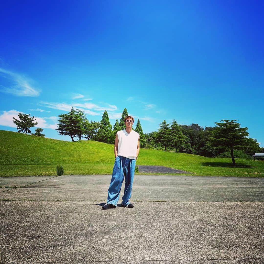 竹内涼真のインスタグラム：「夏　こいよ　準備はできてる  　☀️🏝🗻☀️🎥🧡  撮影頑張る。」