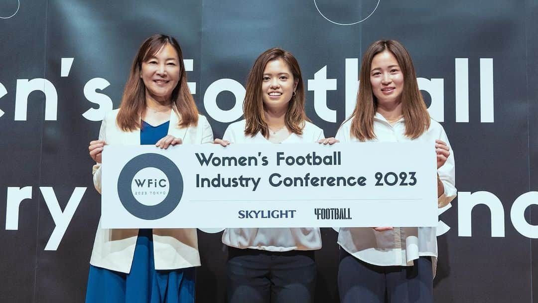 日々野真理のインスタグラム：「Women’s Football Industry Conference 2023に、長谷川唯選手、清水梨紗選手と一緒に登壇させていただきました。  女子サッカーに特化した4部構成のカンファレンス、しかも海外からの登壇者の方々もいらして、本当に勉強になりました。 このようなカンファレンスを開催してくださり、参加させてくださったことに感謝しています。  #長谷川唯選手 #清水梨紗選手 #女子サッカー」