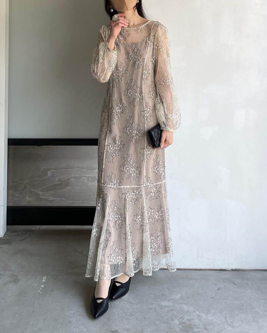 りぃさんのインスタグラム写真 - (りぃInstagram)「【このあと12:00♡】新作アクセサリー＆即完売ドレス再入荷＆ワッシャープリーツスカートにLサイズが登場します💍👗  ㅤㅤㅤㅤㅤㅤㅤㅤㅤㅤㅤㅤㅤ ⚪️nairo department New Brand vol.2 LOUISE DAMAS／ルイーズダマス  フランス、パリ発のジュエリーブランドから、デイリーユースやオケージョンにぴったりの素敵なジュエリーをセレクトしました。  本日再入荷する、完売レディドレスとの組み合わせもきゅん、、🤍 お呼ばれの時はお洋服だけでなく ジュエリーにも迷われると思うので、 まるっとお任せ下さい♡ 是非合わせてチェックしてくださいね。  ▼再入荷ドレス レディシルエットレースドレス  ⚪️nairo殿堂入りスカートに新サイズ登場！  高身長さん待望のワッシャープリーツスカートに≪ Lサイズ ≫登場です✨ Mサイズより＋5cm、 たっぷりロング丈をお届けします♡  ㅤㅤㅤㅤㅤㅤㅤㅤㅤㅤㅤㅤㅤ 【販売開始時間】 6月17日(土)12時～  ※Lサイズのお届けは6月27日より順次発送予定となります。 それぞれ数に限りがございます。  ㅤㅤㅤㅤㅤㅤㅤㅤㅤㅤㅤㅤㅤ @nairo__official  ㅤㅤㅤㅤㅤㅤㅤㅤㅤㅤㅤㅤㅤ  #上品コーデ #オケージョンドレス #オケージョン#オケージョンコーデ #ディナーデート #ドレスコーデ #デートコーデ #小柄女子 #小柄コーデ#低身長女子 #低身長コーデ#シンプルコーデ #お呼ばれコーデ #sサイズコーデ#150cmコーデ #おちびコーデ#モテコーデ #シンプルアクセサリー #ゴールドアクセサリー #華奢アクセサリー #dressup #simpleaccessories #nairo_mag」6月17日 11時43分 - hyororii_69