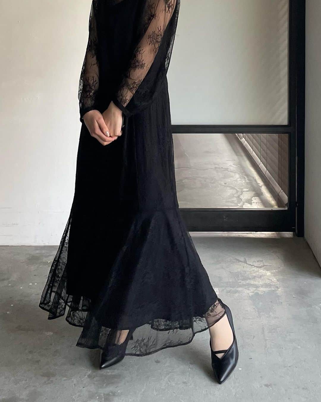 りぃさんのインスタグラム写真 - (りぃInstagram)「【このあと12:00♡】新作アクセサリー＆即完売ドレス再入荷＆ワッシャープリーツスカートにLサイズが登場します💍👗  ㅤㅤㅤㅤㅤㅤㅤㅤㅤㅤㅤㅤㅤ ⚪️nairo department New Brand vol.2 LOUISE DAMAS／ルイーズダマス  フランス、パリ発のジュエリーブランドから、デイリーユースやオケージョンにぴったりの素敵なジュエリーをセレクトしました。  本日再入荷する、完売レディドレスとの組み合わせもきゅん、、🤍 お呼ばれの時はお洋服だけでなく ジュエリーにも迷われると思うので、 まるっとお任せ下さい♡ 是非合わせてチェックしてくださいね。  ▼再入荷ドレス レディシルエットレースドレス  ⚪️nairo殿堂入りスカートに新サイズ登場！  高身長さん待望のワッシャープリーツスカートに≪ Lサイズ ≫登場です✨ Mサイズより＋5cm、 たっぷりロング丈をお届けします♡  ㅤㅤㅤㅤㅤㅤㅤㅤㅤㅤㅤㅤㅤ 【販売開始時間】 6月17日(土)12時～  ※Lサイズのお届けは6月27日より順次発送予定となります。 それぞれ数に限りがございます。  ㅤㅤㅤㅤㅤㅤㅤㅤㅤㅤㅤㅤㅤ @nairo__official  ㅤㅤㅤㅤㅤㅤㅤㅤㅤㅤㅤㅤㅤ  #上品コーデ #オケージョンドレス #オケージョン#オケージョンコーデ #ディナーデート #ドレスコーデ #デートコーデ #小柄女子 #小柄コーデ#低身長女子 #低身長コーデ#シンプルコーデ #お呼ばれコーデ #sサイズコーデ#150cmコーデ #おちびコーデ#モテコーデ #シンプルアクセサリー #ゴールドアクセサリー #華奢アクセサリー #dressup #simpleaccessories #nairo_mag」6月17日 11時43分 - hyororii_69