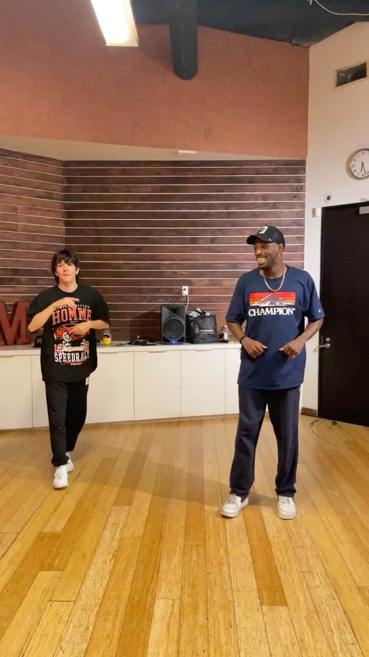 サムエルのインスタグラム：「꼭 하고싶었던 춤 드디어 했다 @davido」