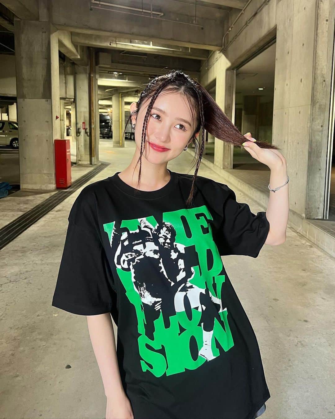 まつきりなさんのインスタグラム写真 - (まつきりなInstagram)「本日のヘアメイクGALめ🤟  NOAH Tシャツにハマり中。  #まつきの私服 #名古屋大会中継ゲストありがとうございました」6月17日 22時34分 - matsuki_rina