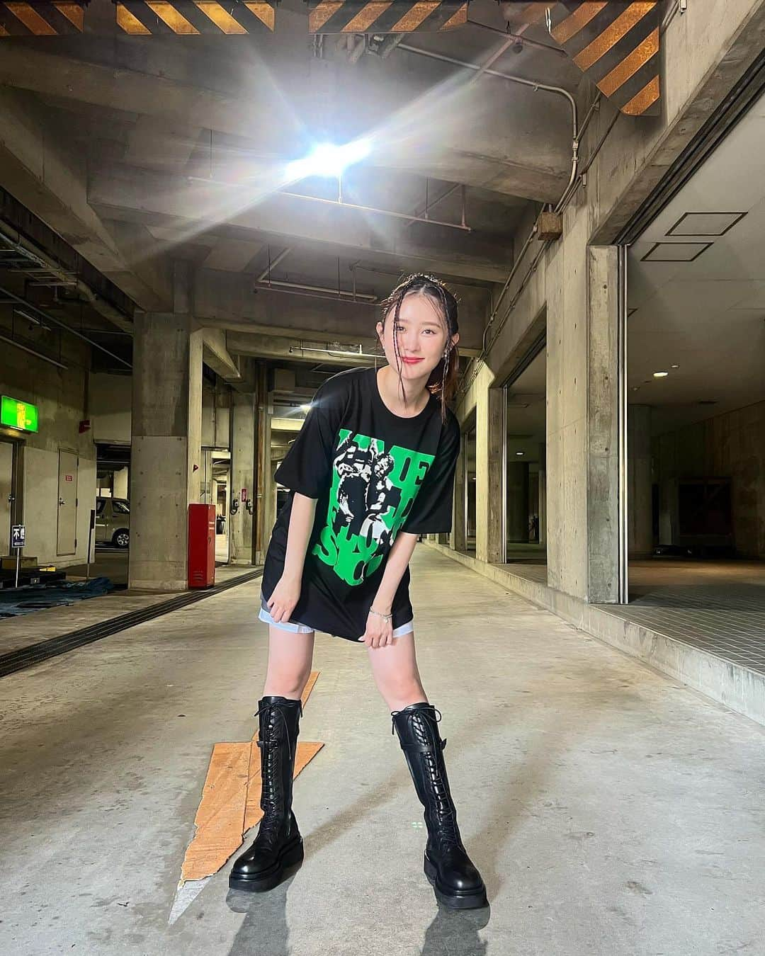 まつきりなのインスタグラム：「本日のヘアメイクGALめ🤟  NOAH Tシャツにハマり中。  #まつきの私服 #名古屋大会中継ゲストありがとうございました」