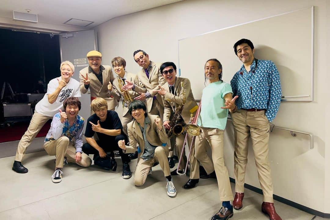 東京スカパラダイスオーケストラのインスタグラム：「🙏広島公演終了😊  #JUNKorGEM 〜Spring&Summer @呉信用金庫ホール  12年ぶりの呉でした❣️ #スカパラ に会いにきて"くれ"た 皆さまありがとうございました✨  なんと今日のライブ #ユニコーン の #川西幸一 さんが 見に来て下さってました😭✨  最高すぎる1日でした！ 呉また絶対戻ってきます🙌 #電大」