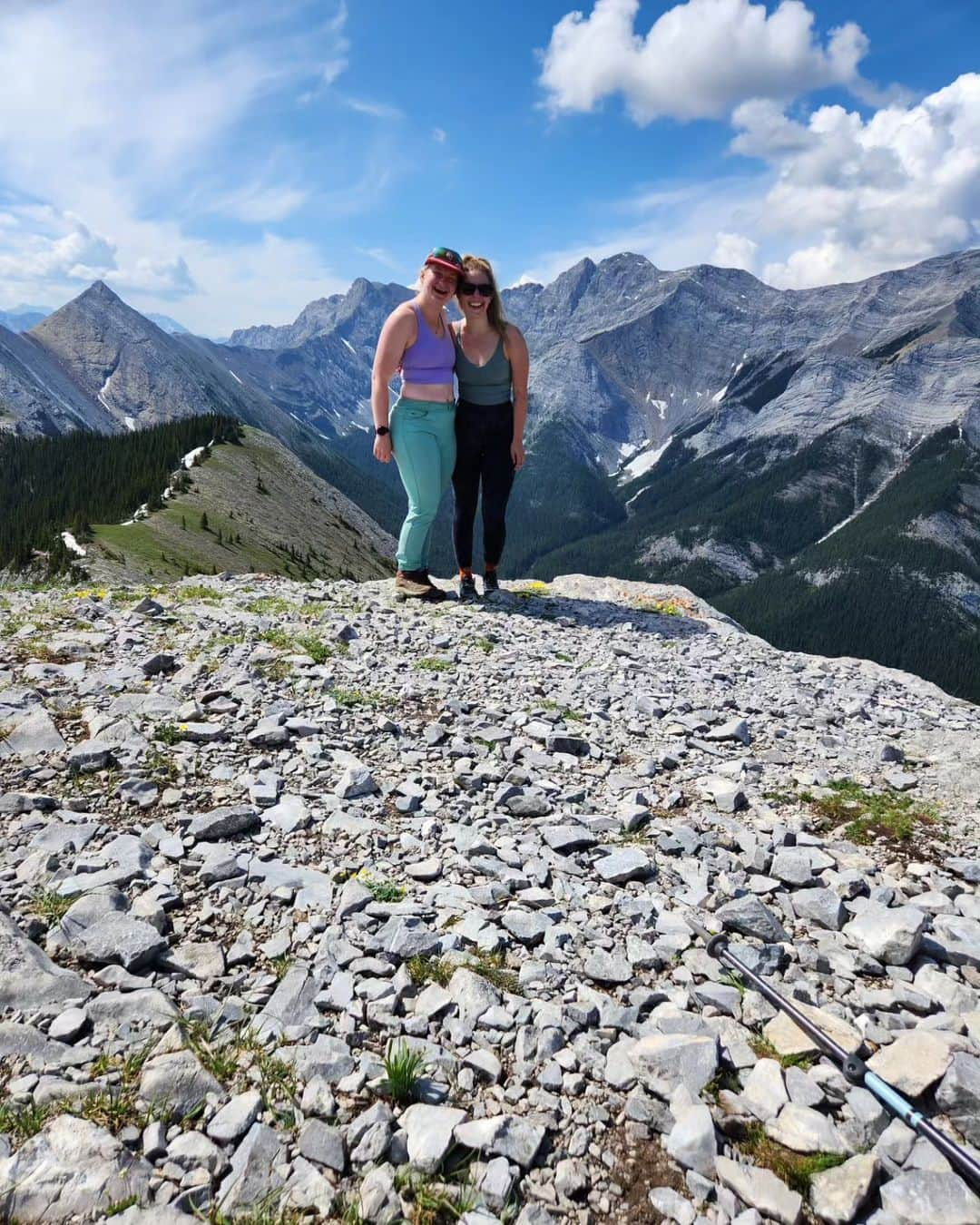 ヘイリー・ベルさんのインスタグラム写真 - (ヘイリー・ベルInstagram)「Happiest of birthdays to my bestie!!! I love you so much! Can't wait to celebrate another trip around the sun with you 💕💕」6月17日 22時37分 - hayleighbell