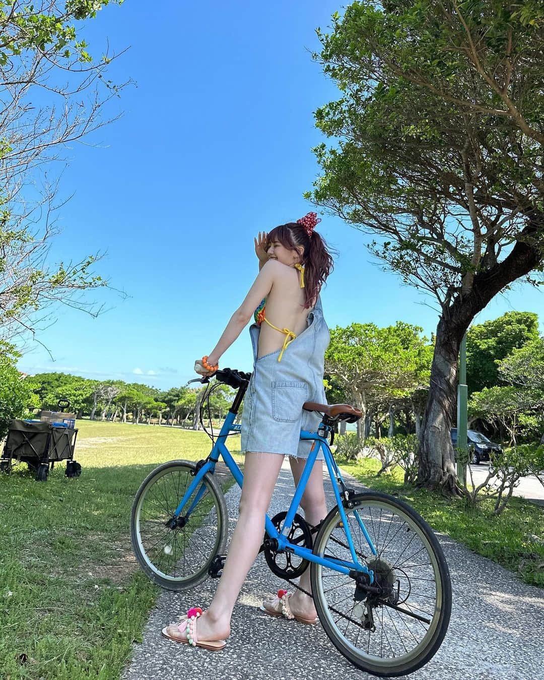 のインスタグラム：「. 私服衣装のはずが 私ほぼ水着でした👙笑」