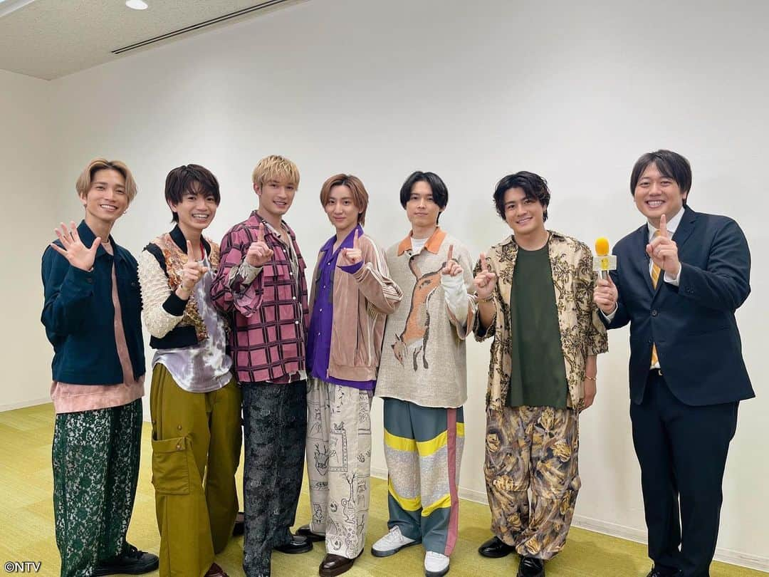 日本テレビ系『シューイチ』のインスタグラム：「. 8時40分頃からはショービズ🎶  📌SixTONES 記念すべき10thシングルリリース💎 絆が試される⁉️わちゃわちゃジェスチャーゲーム😆  #SixTONES #安村直樹 #シューイチ」