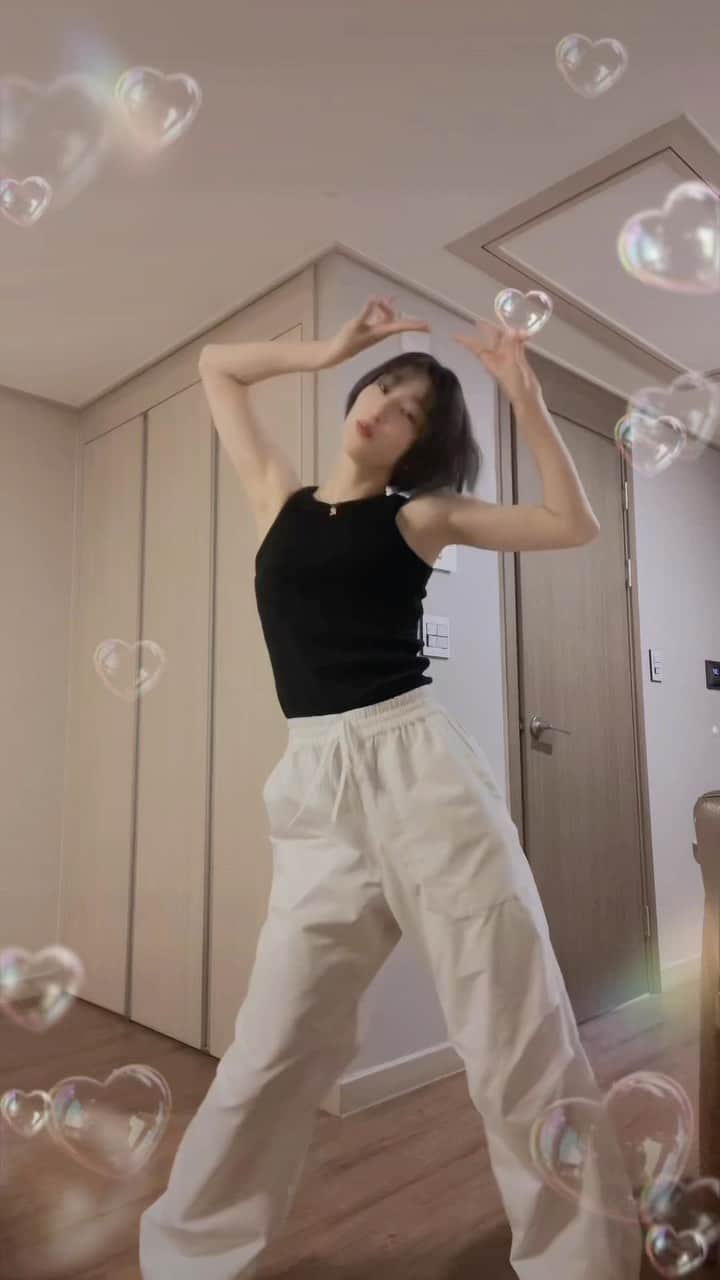 のインスタグラム：「死ぬまでピュアピュアやってんの？ 💿ラビットホール deco*27  踊ってみたよ！ #ぴょんぴょんダンス #ラビットホール #deco27  #初音ミク #decoミク #振り付け #benachoreographer」