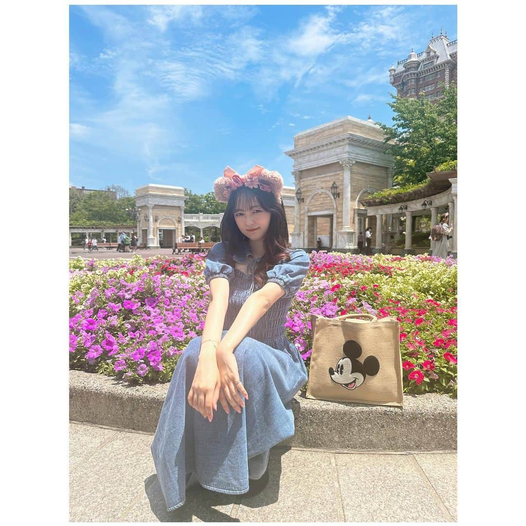 日比野芽奈さんのインスタグラム写真 - (日比野芽奈Instagram)「⸜🌷︎⸝‍ . . . WFPのお花だいすき✊🏻 . . . プレイタイムでルクソーボール になってたのがなつかしい🎾 . . . 噴水で遊ぶ子供たちが涼しそう で私も飛び込みたかった...... . . . #ディズニーシー #東京ディズニーシー #東京ディズニーリゾート #ディズニー #ディズニーリゾート #ディズニーカチューシャ #ディズニーコーデ #ディズニーグッズ #夢の国 #夢が叶う場所 #ディズニー写真部 #ディズニー写真スポット #シェリーメイ #ダッフィーフレンズ #ディズニー40周年 #ドリームゴーラウンド #tokyodisneysea #tds #tokyodisneyresort #disney #disneysea #disneystyle #disneygoods #duffyfriends #shelliemay」6月17日 21時11分 - hibino_meina