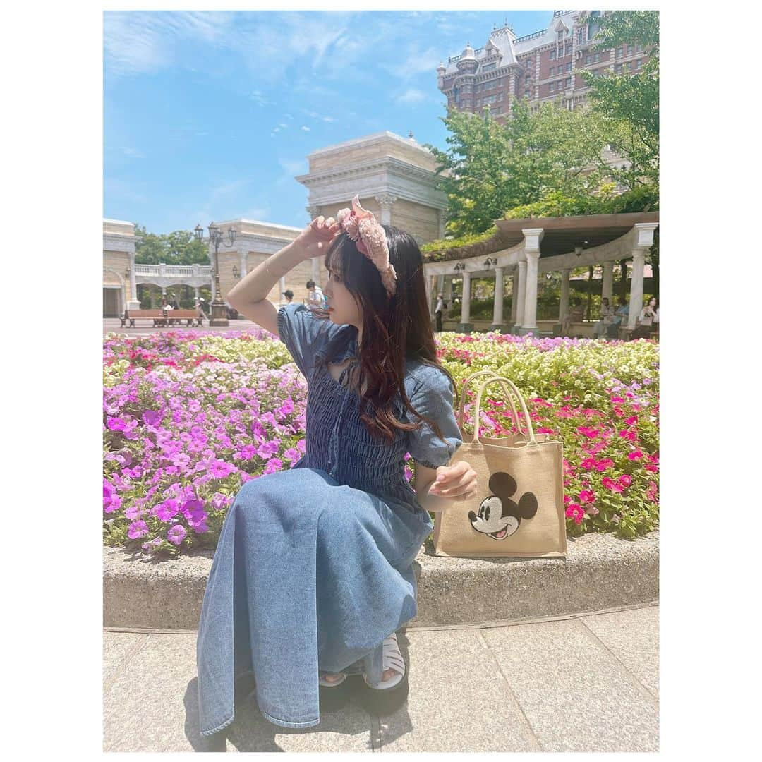 日比野芽奈さんのインスタグラム写真 - (日比野芽奈Instagram)「⸜🌷︎⸝‍ . . . WFPのお花だいすき✊🏻 . . . プレイタイムでルクソーボール になってたのがなつかしい🎾 . . . 噴水で遊ぶ子供たちが涼しそう で私も飛び込みたかった...... . . . #ディズニーシー #東京ディズニーシー #東京ディズニーリゾート #ディズニー #ディズニーリゾート #ディズニーカチューシャ #ディズニーコーデ #ディズニーグッズ #夢の国 #夢が叶う場所 #ディズニー写真部 #ディズニー写真スポット #シェリーメイ #ダッフィーフレンズ #ディズニー40周年 #ドリームゴーラウンド #tokyodisneysea #tds #tokyodisneyresort #disney #disneysea #disneystyle #disneygoods #duffyfriends #shelliemay」6月17日 21時11分 - hibino_meina