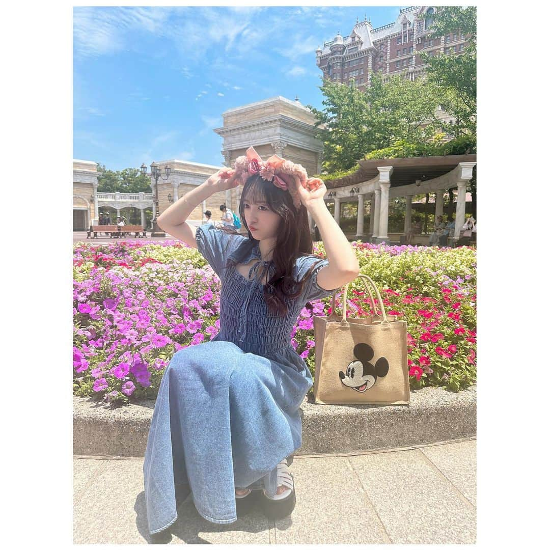 日比野芽奈さんのインスタグラム写真 - (日比野芽奈Instagram)「⸜🌷︎⸝‍ . . . WFPのお花だいすき✊🏻 . . . プレイタイムでルクソーボール になってたのがなつかしい🎾 . . . 噴水で遊ぶ子供たちが涼しそう で私も飛び込みたかった...... . . . #ディズニーシー #東京ディズニーシー #東京ディズニーリゾート #ディズニー #ディズニーリゾート #ディズニーカチューシャ #ディズニーコーデ #ディズニーグッズ #夢の国 #夢が叶う場所 #ディズニー写真部 #ディズニー写真スポット #シェリーメイ #ダッフィーフレンズ #ディズニー40周年 #ドリームゴーラウンド #tokyodisneysea #tds #tokyodisneyresort #disney #disneysea #disneystyle #disneygoods #duffyfriends #shelliemay」6月17日 21時11分 - hibino_meina