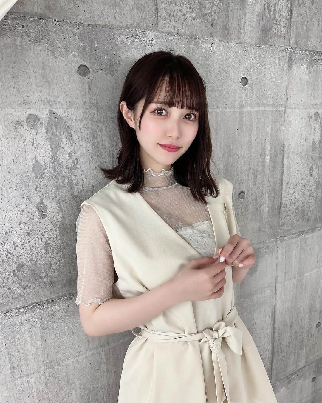 保科凜のインスタグラム：「シンプルなお洋服が好き 🫧  ・ ・   #idol  #jamscollection  #selfie  #like  #followme #fashion #niceclaup #instagram  #ootd   #アイドル #ジャムズ #保科凜 #ミディアムヘア  #ヘアアレンジ」