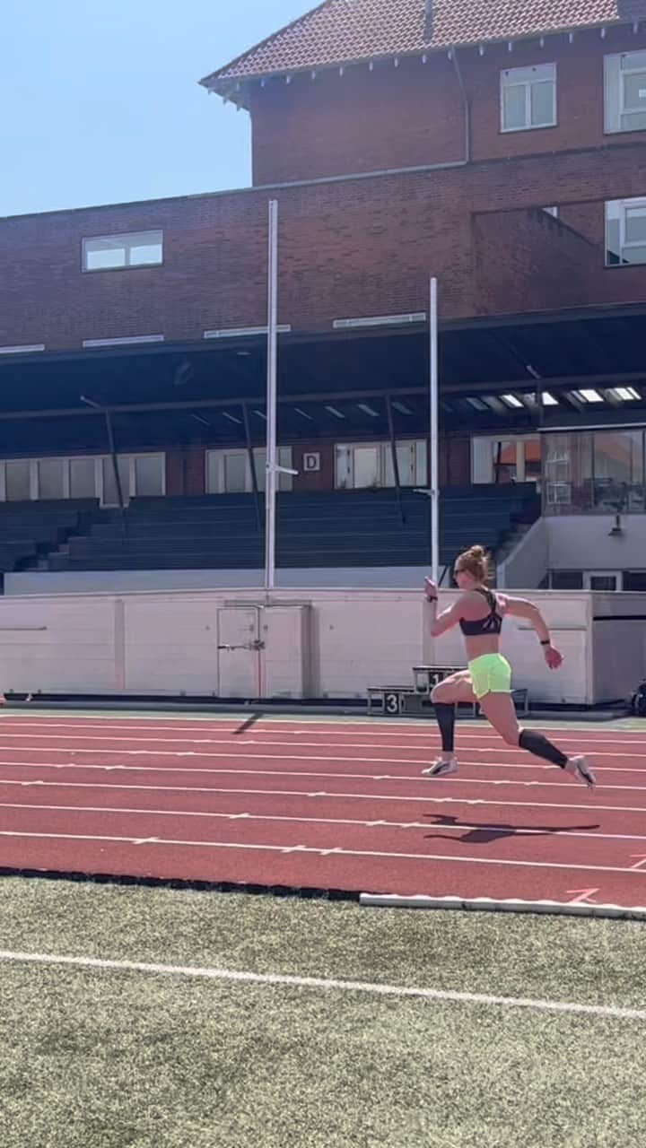 マチルドU・クラマーのインスタグラム：「Finally able to repeat 120s again 😍 It only took 6 months 😮‍💨   Last big session before @europeangames2023 and nationals in the upcoming week 😎  🎥 @mathildeheltbech 🫶🏻」