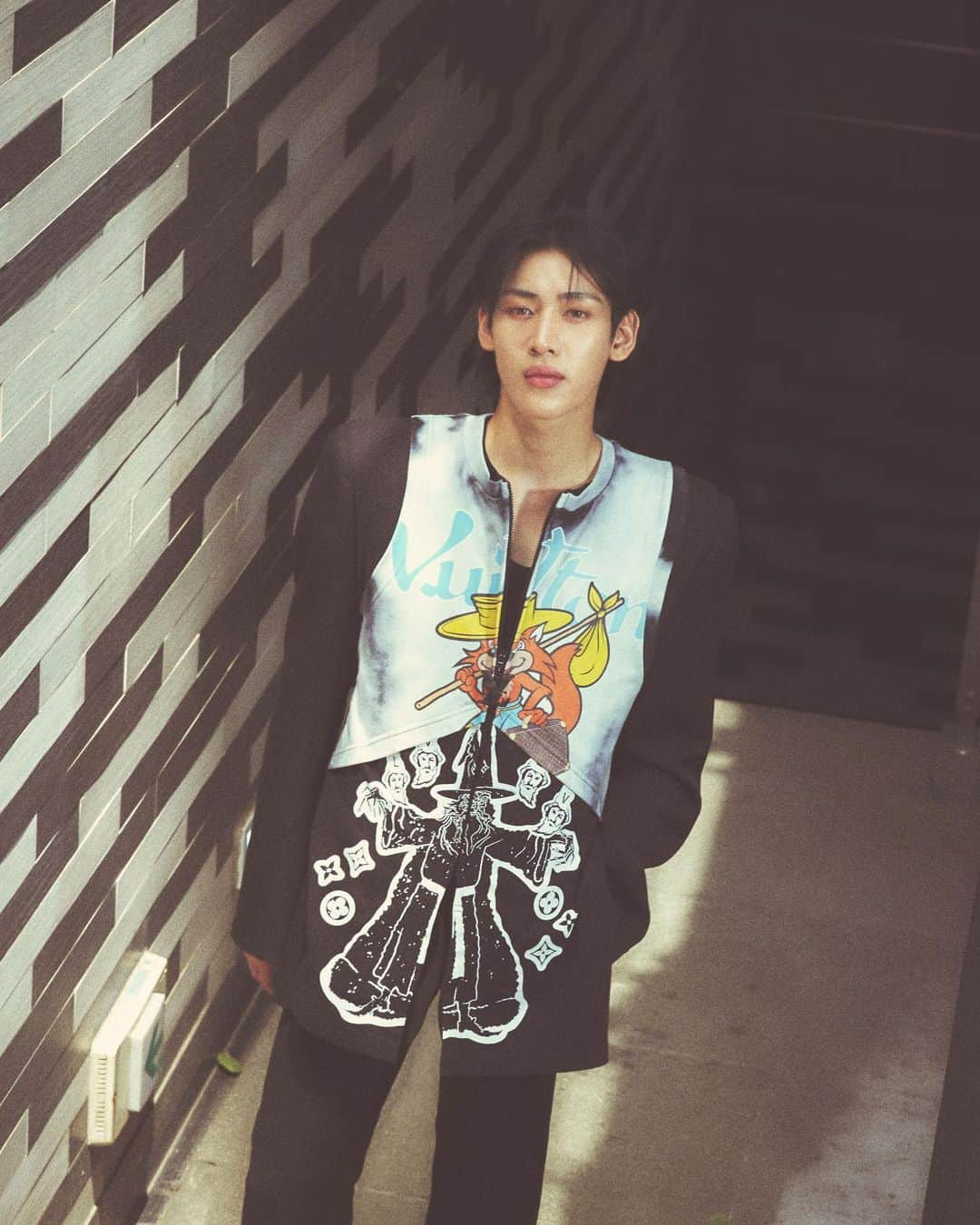 BamBam のインスタグラム：「Paris🇫🇷 here i come  #LVMenSS24  @louisvuitton」