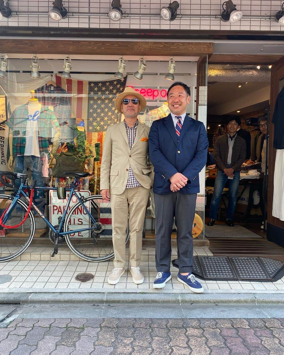 のインスタグラム：「本日のハイライト  soutiencol designer三浦さん  @soutiencol.white  @soutiencol_official   D.C.WHITE director 石原さん  @dc_white_official  @kyo.ishihara   それにしても  画になる方だなぁ。」