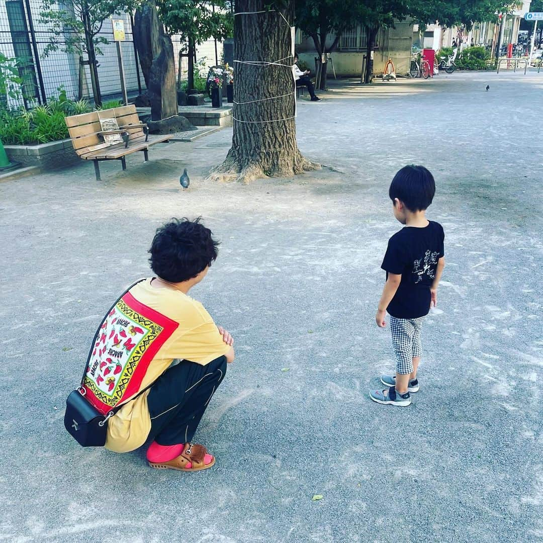 渡邊孝平さんのインスタグラム写真 - (渡邊孝平Instagram)「あそんだ〜🏃‍♀️💨🏃‍♂️💨 🐦おいかけた〜🏃‍♂️💨 アリふんだ〜🦵 やきにくたべた〜  もう🥱ねむい」6月17日 21時25分 - nabe2000