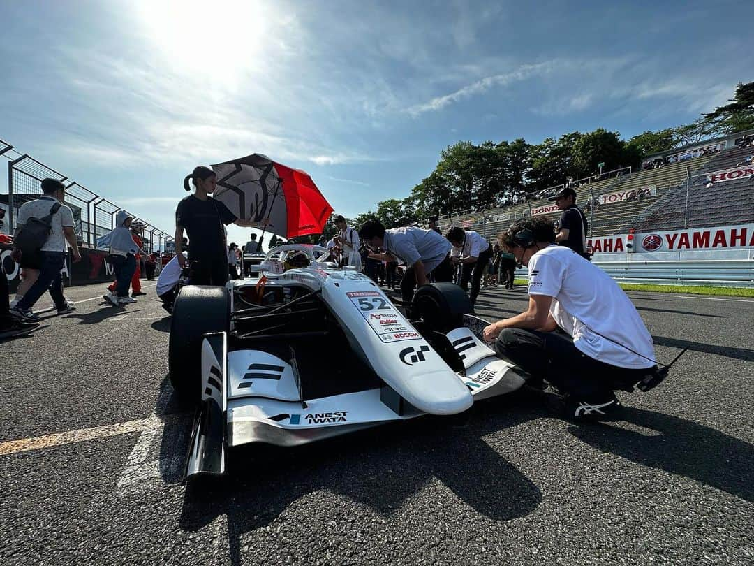 松浦孝亮のインスタグラム：「Super Formula Lights Rd.2 菅生 #52 イゴール・オオムラ・フラガ選手のサポートで来ています。 今日、予選とRace1が行われ、2位でした。 まずまずの結果です。 明日は2レースあるので、もう2回表彰台に上れるように頑張ります💪 #superformulalights  #grandturismo  #fanatec  #anestiwata」