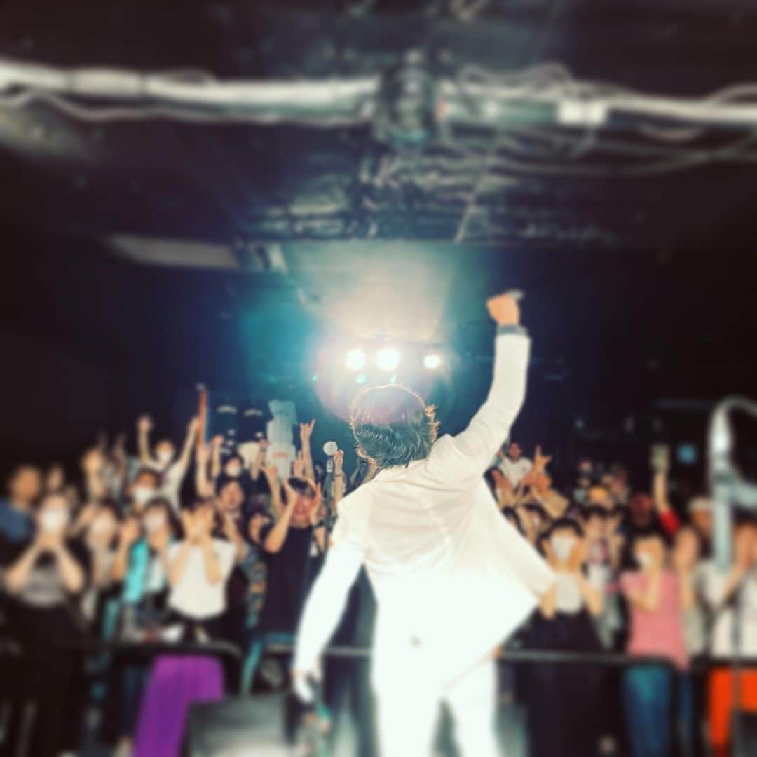 オカモト"MOBY"タクヤのインスタグラム：「四日市CLUB ROOTS「Back to #DECKREC」。20年以上も前に、いわゆる「同じ釜の飯」を喰った3バンド、そして集まったみんなが参加の目立ちたがり選手権！みんな一等賞！ #KingBrothers #SwitchTrout #スクービー」
