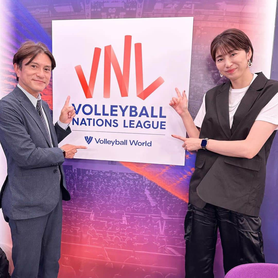 大友愛さんのインスタグラム写真 - (大友愛Instagram)「#Repost @tbs.volleyboo with @use.repost ・・・ . /／ #ネーションズリーグ 2023 第7戦🇯🇵日本vsドイツ🇩🇪 \＼  BS-TBS今夜7時放送📺  ロンドン五輪🥉銅メダルメンバー大友愛さんTBS初解説です💪 めちゃくちゃ緊張されてましたが新タさんとの息ピッタリのコンビネーション是非ご覧下さい😚💟  解説　大友愛 実況　新夕悦男  #VNL2023 #ツナゲキズナ👐  今日の試合は 両チーム気持ちも出し切って戦っていました🔥息をすることを忘れてしまうくらい惹きつけられる展開でしたね‼️ 素晴らしいプレーがたくさんあっただけに 結果は悔しいのひとこと😭 下を向いていられませんね‼️❤️‍🔥 試合はまだ続きます💪🏻  明日はアメリカ戦🇺🇸 みんなのPowerブラジルまで 届けましょう❤️‍🔥🤲  引き続き応援よろしくお願いしますッ🤟  そして、何より🥹 新夕アナウンサーが隣でとても心強かったです！まだまだ力不足ですが沢山勉強してまたご一緒できるようにがんばります‼️ ありがとうございました🙇‍♀️  スタジオで放送に携わってくださってるスタッフのみなさんも昼夜関係なく頑張ってみなさんに熱い試合を届けてくださりありがとうございます❤️‍🔥  #ワンチーム #スポーツの力」6月17日 21時39分 - ai_dayooon