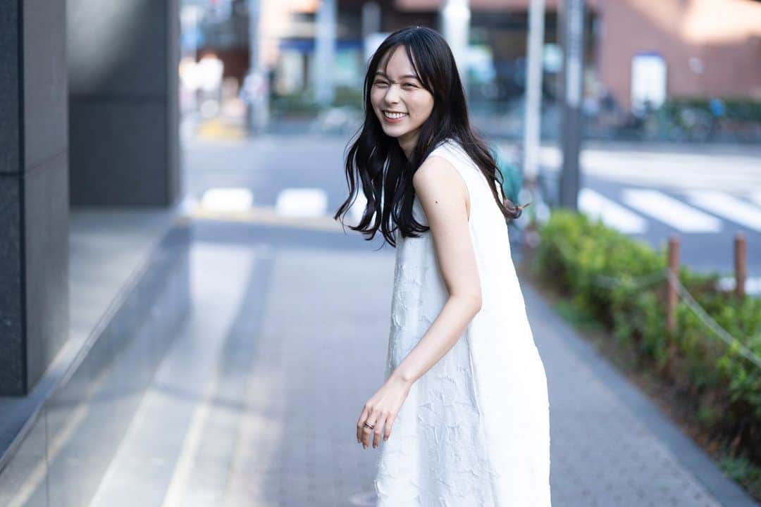 山本萩子のインスタグラム：「今週もお疲れ様でした。  じわじわと、着実に積み重ねられた疲れが、どっと出やすい時期ではないでしょうか。 どうかご自愛くださいね。  明日早いので、ビール飲んで早めに寝ます！」