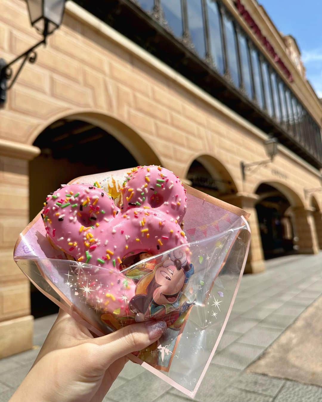 笹井千織さんのインスタグラム写真 - (笹井千織Instagram)「ティラミスがサンドされてた！🍩」6月17日 21時41分 - chiwori___