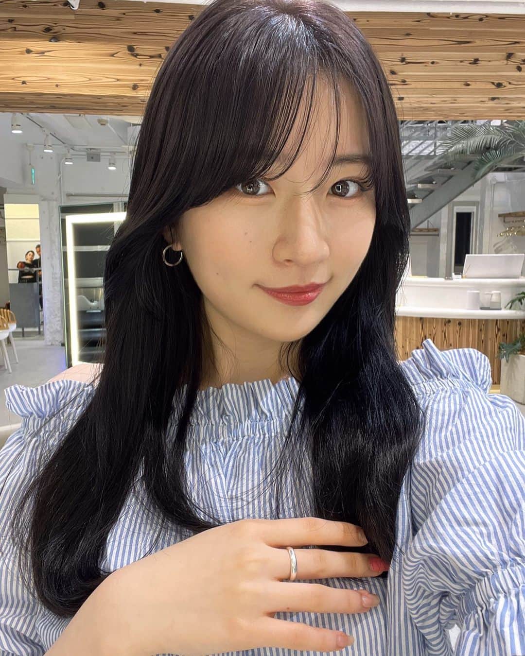 雨宮凜々子のインスタグラム：「安定のグレージュに2wayバング♡ メンテの日でした＾＾  #グレージュ #美容day #2wayバング #ヨシンモリ #韓国ヘア」